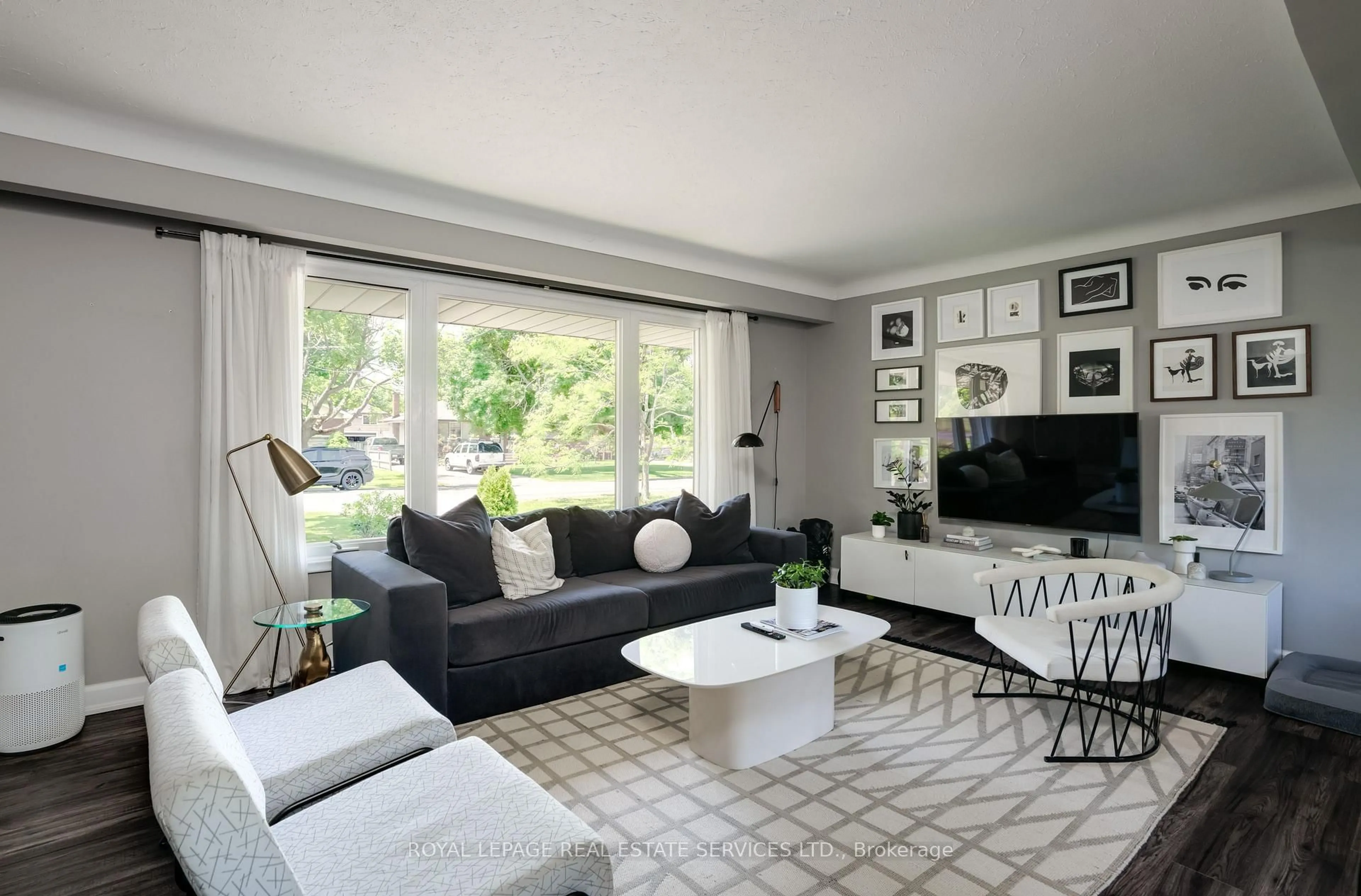 Living room with furniture, unknown for 70 Rochelle Dr, St. Catharines Ontario L2M 2Y4