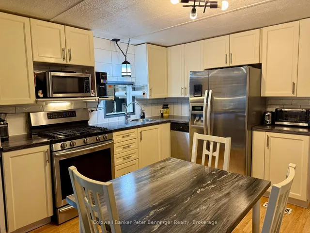 23 Bluejay Crt, Brockton 4