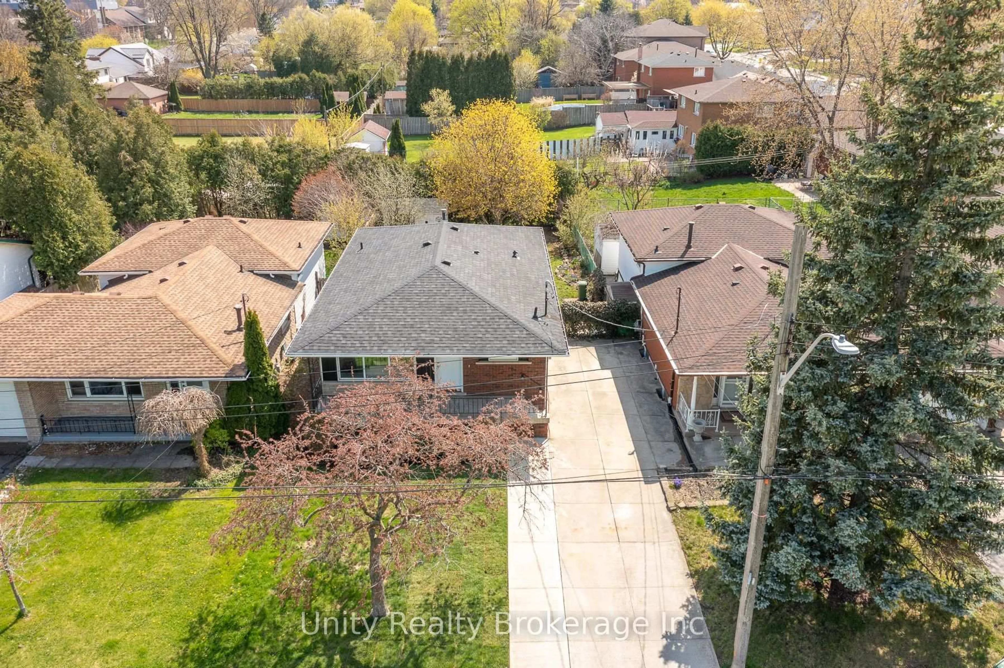 A pic from outside/outdoor area/front of a property/back of a property/a pic from drone, street for 23 Tyrone Dr, Hamilton Ontario L9C 2M6