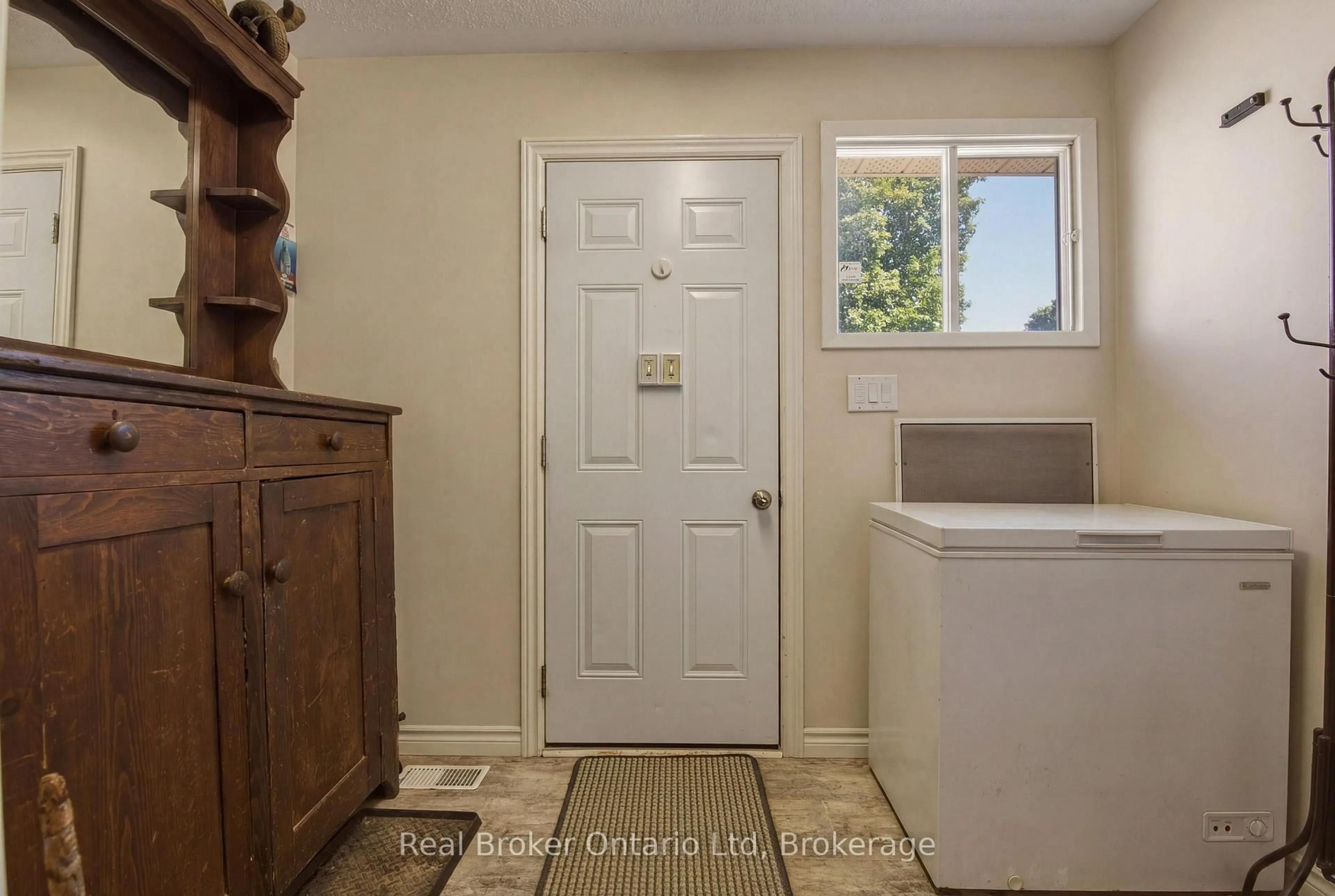 Laundry room for 117005 Grey 3 Rd, Georgian Bluffs Ontario N0H 2N0