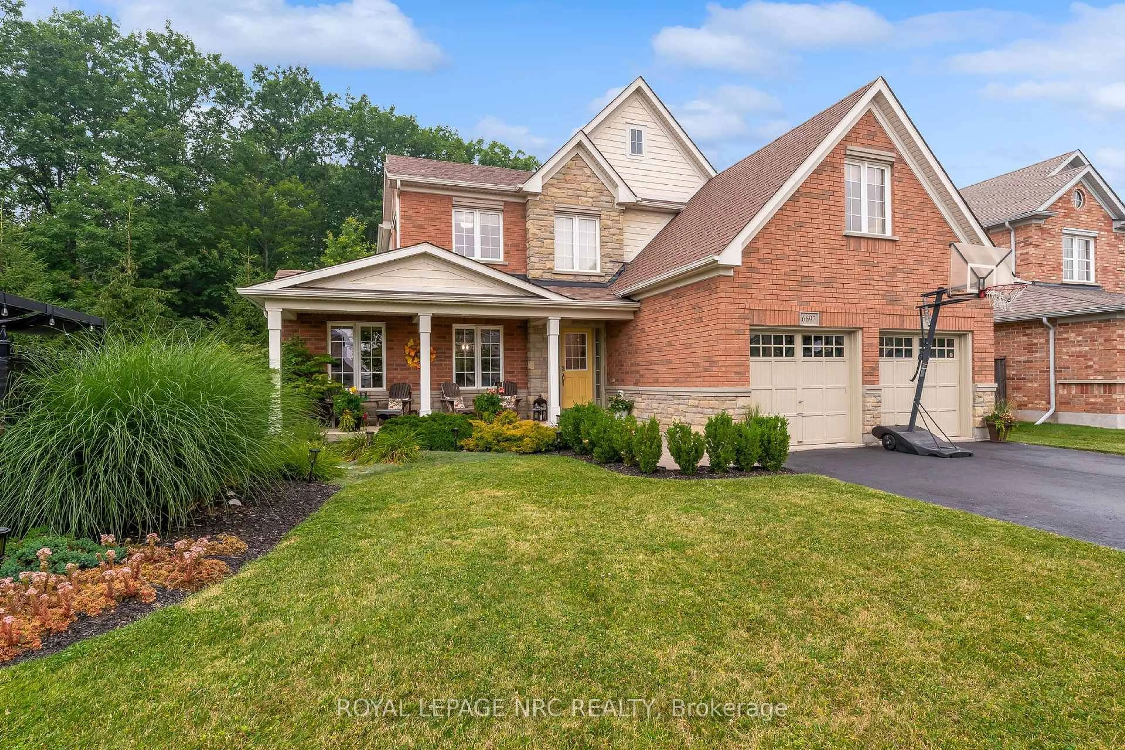 Home with brick exterior material, street for 6697 St. Michael Dr, Niagara Falls Ontario L2E 1A1