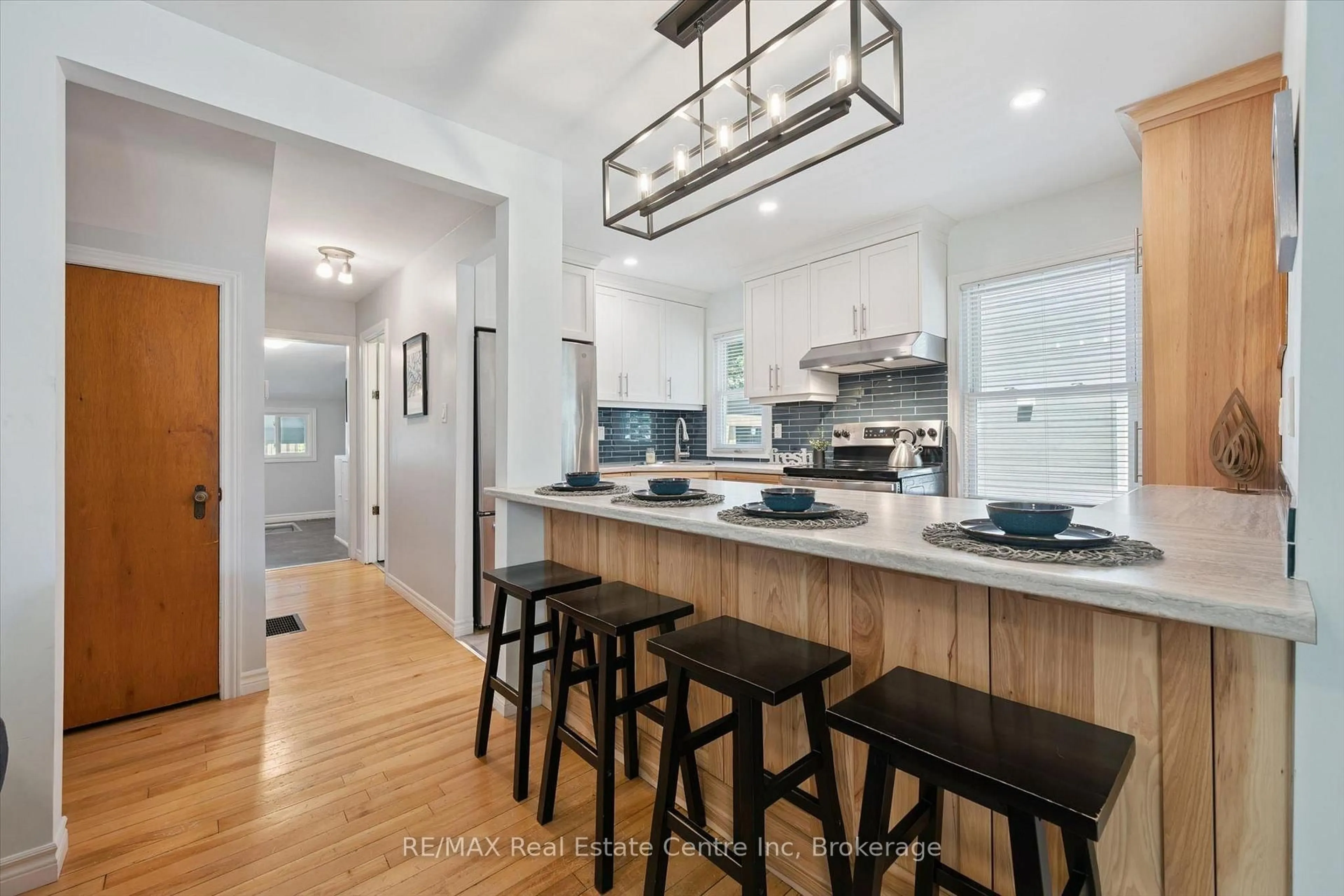 Open concept kitchen, unknown for 80 Memorial Cres, Guelph Ontario N1H 6B9