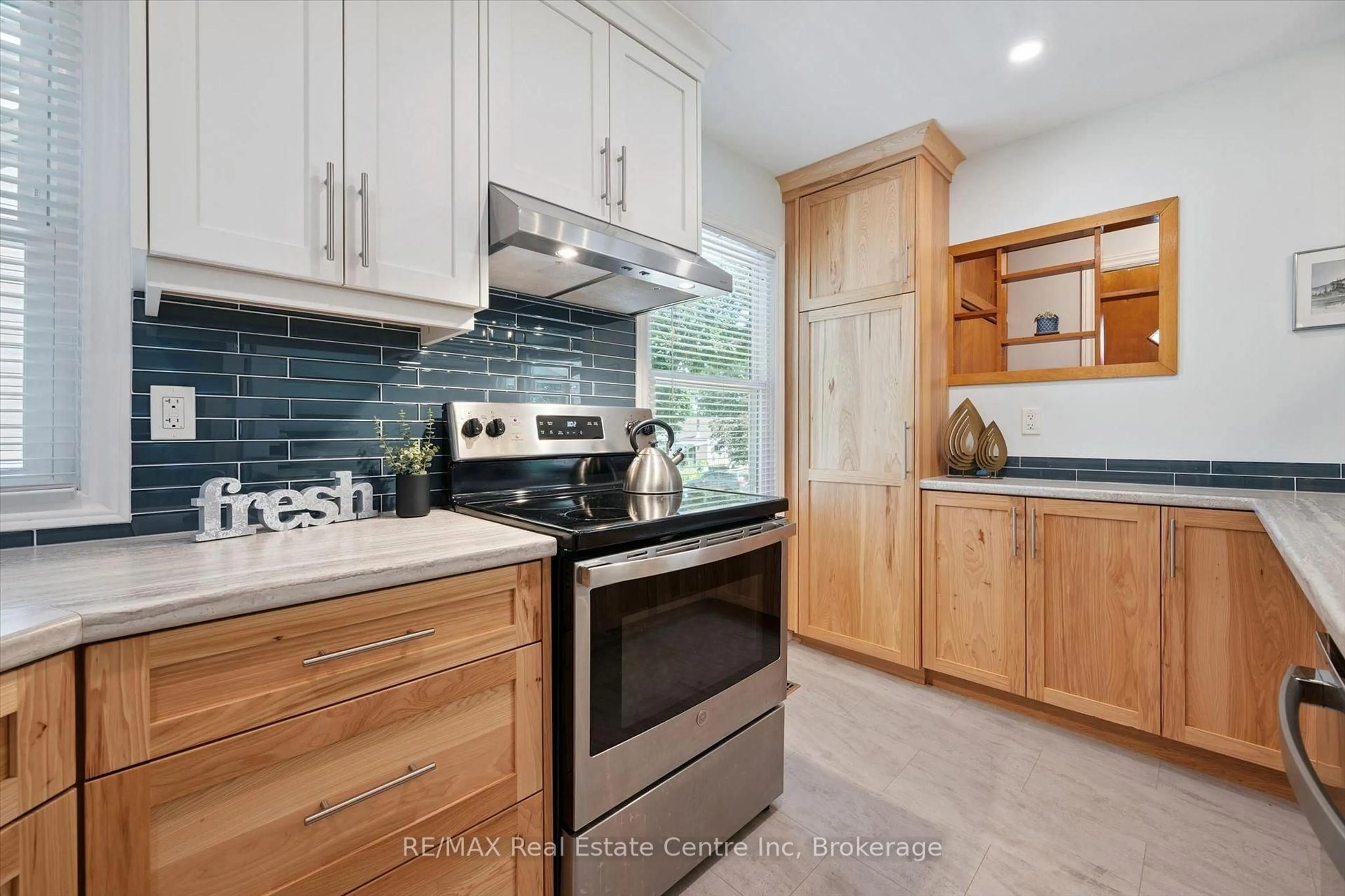 Open concept kitchen, ceramic/tile floor for 80 Memorial Cres, Guelph Ontario N1H 6B9