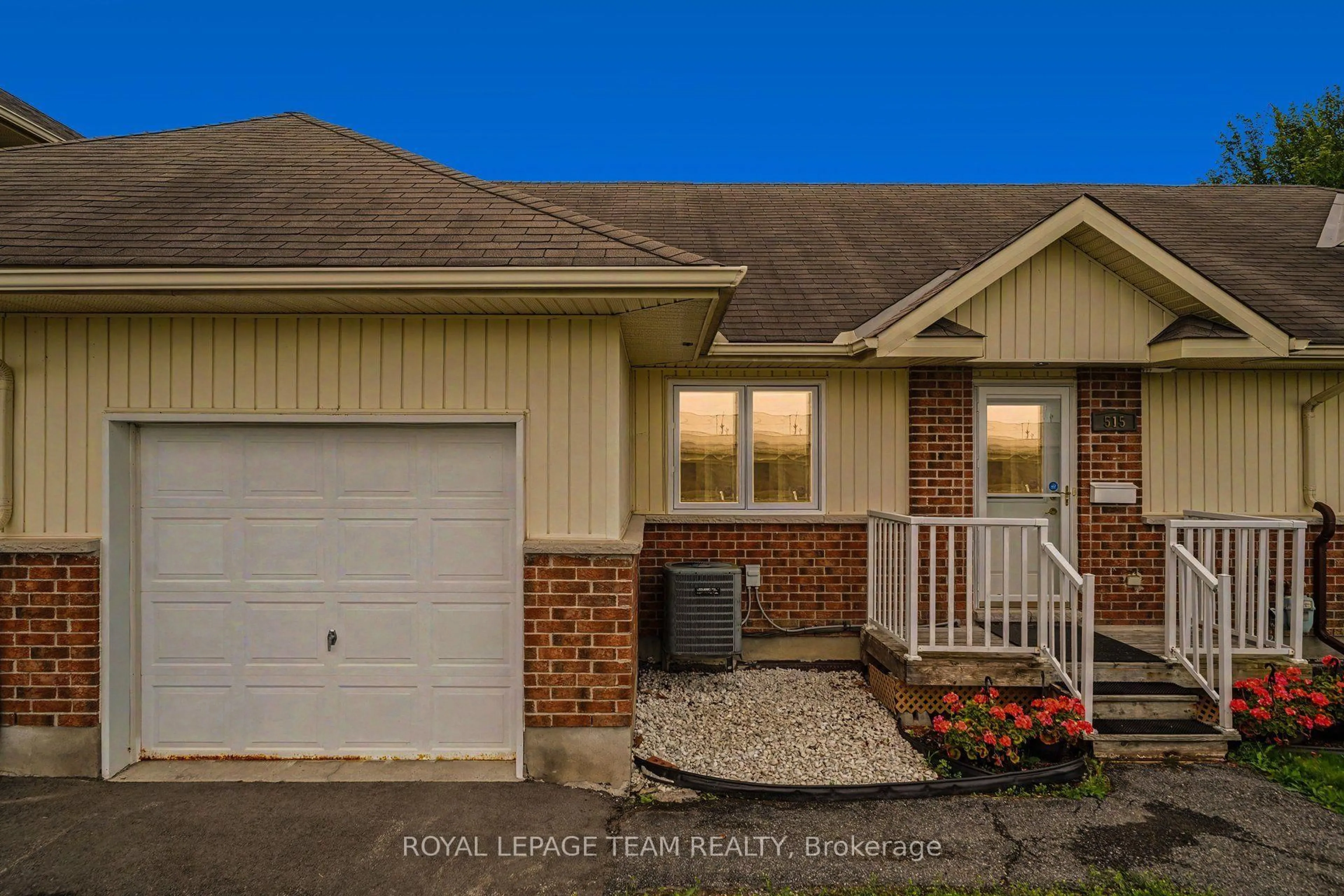 Home with vinyl exterior material, street for 515 Pumpkin Patch Private, Richmond Ontario K0A 2Z0