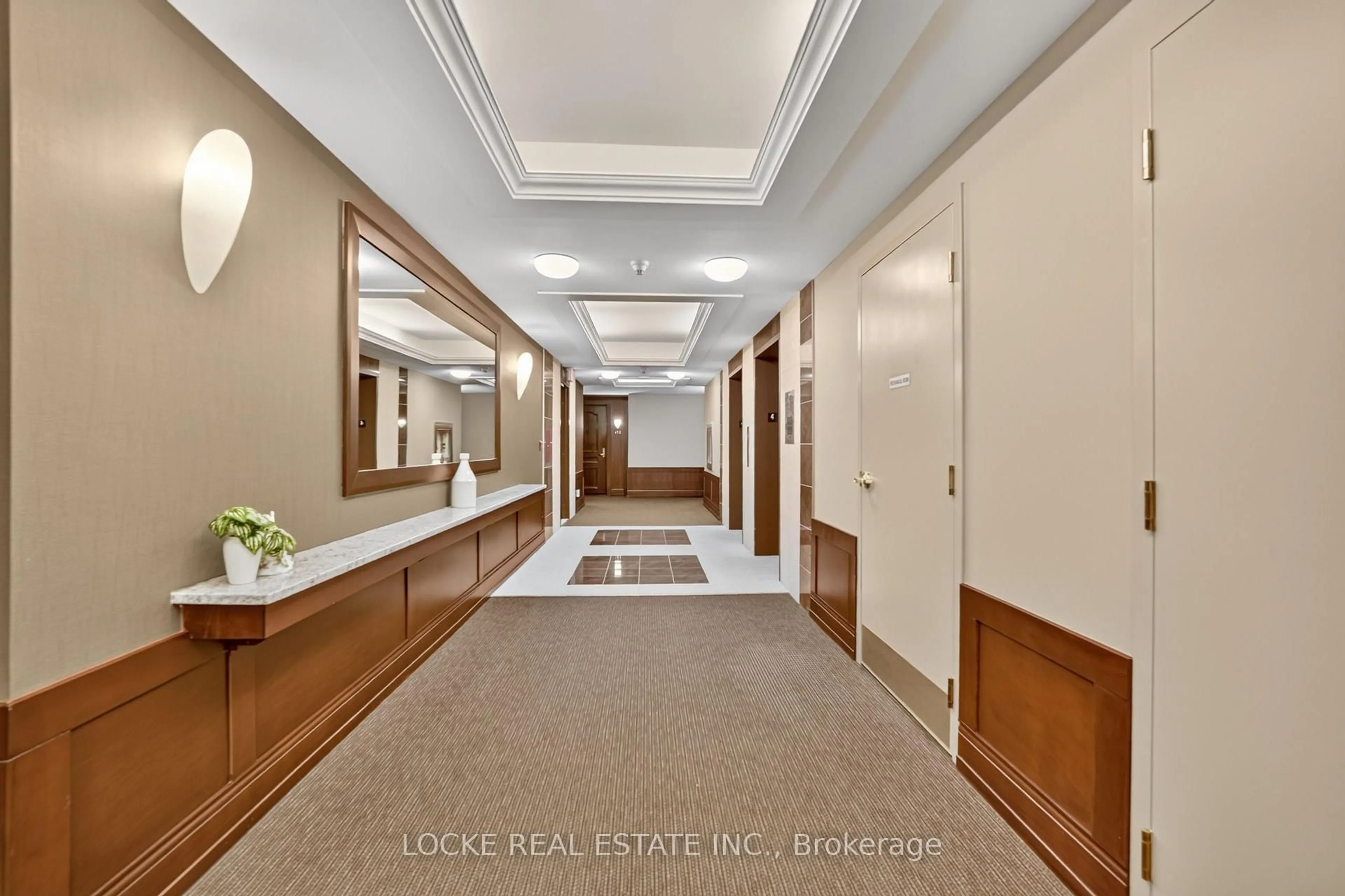 Indoor foyer for 100 Inlet Private #401, Ottawa Ontario K4A 0S8