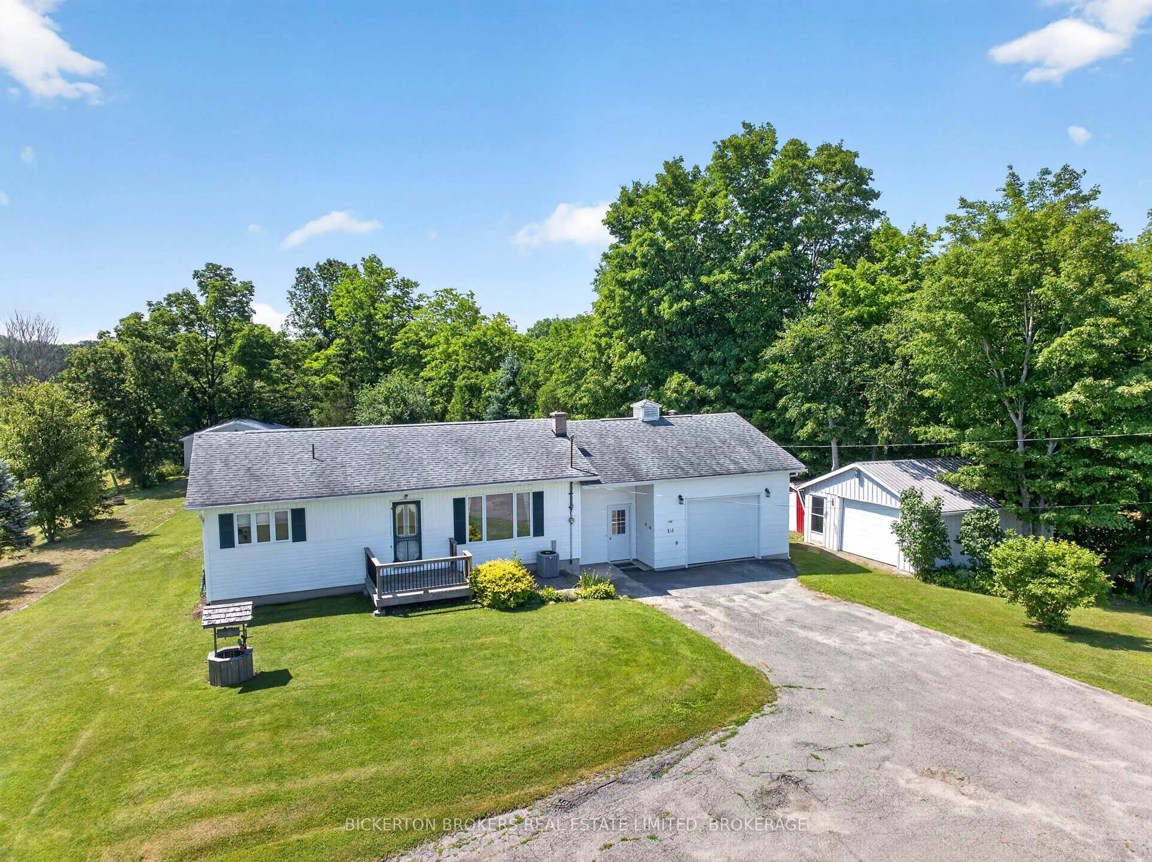 A pic from outside/outdoor area/front of a property/back of a property/a pic from drone, unknown for 154 Eden Grove Rd, Front of Leeds & Seeleys Bay Ontario K0E 1L0