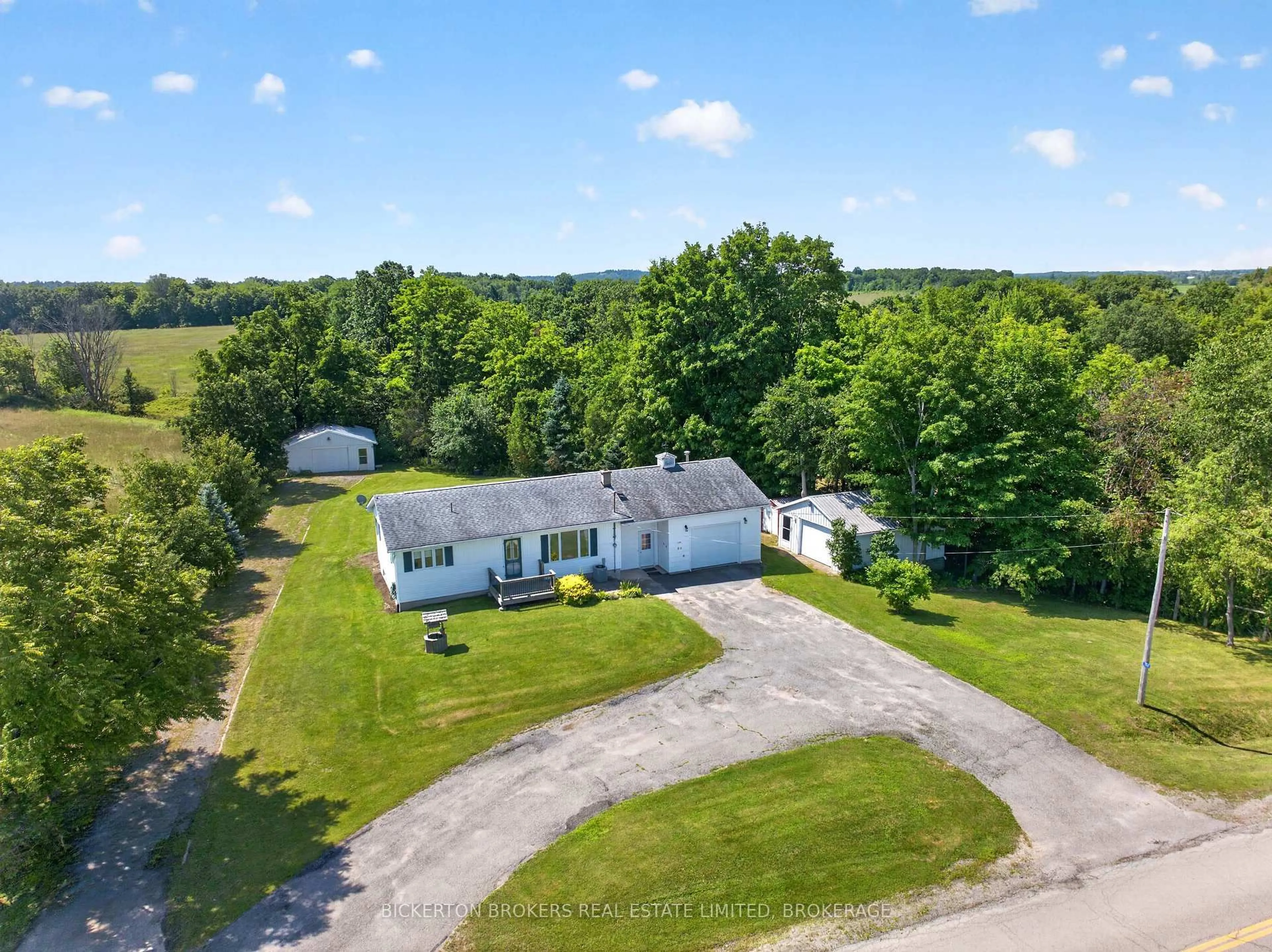 A pic from outside/outdoor area/front of a property/back of a property/a pic from drone, unknown for 154 Eden Grove Rd, Front of Leeds & Seeleys Bay Ontario K0E 1L0
