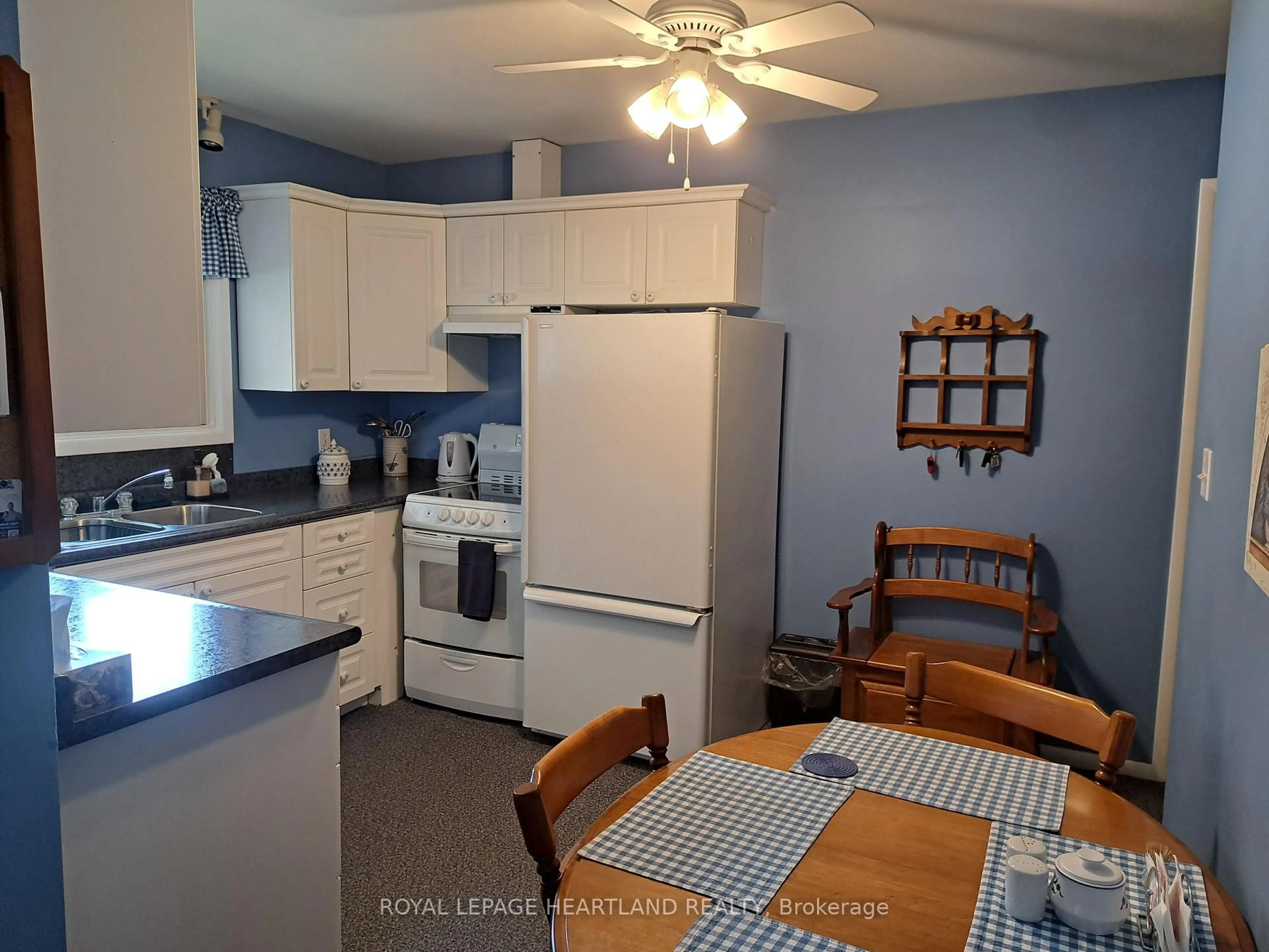 Standard kitchen, unknown for 154 Thomas St, South Huron Ontario N0M 1S2