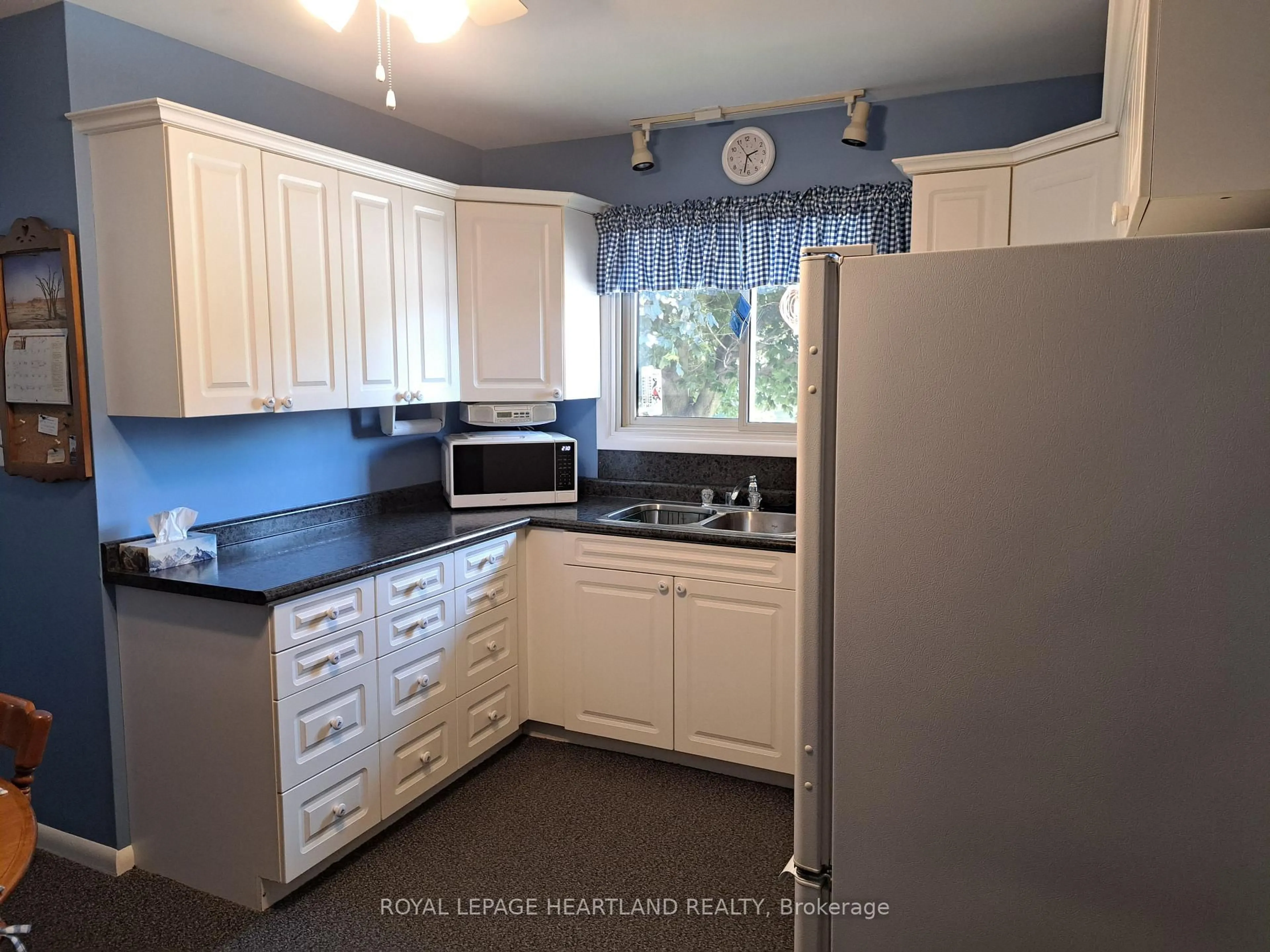 Standard kitchen, unknown for 154 Thomas St, South Huron Ontario N0M 1S2