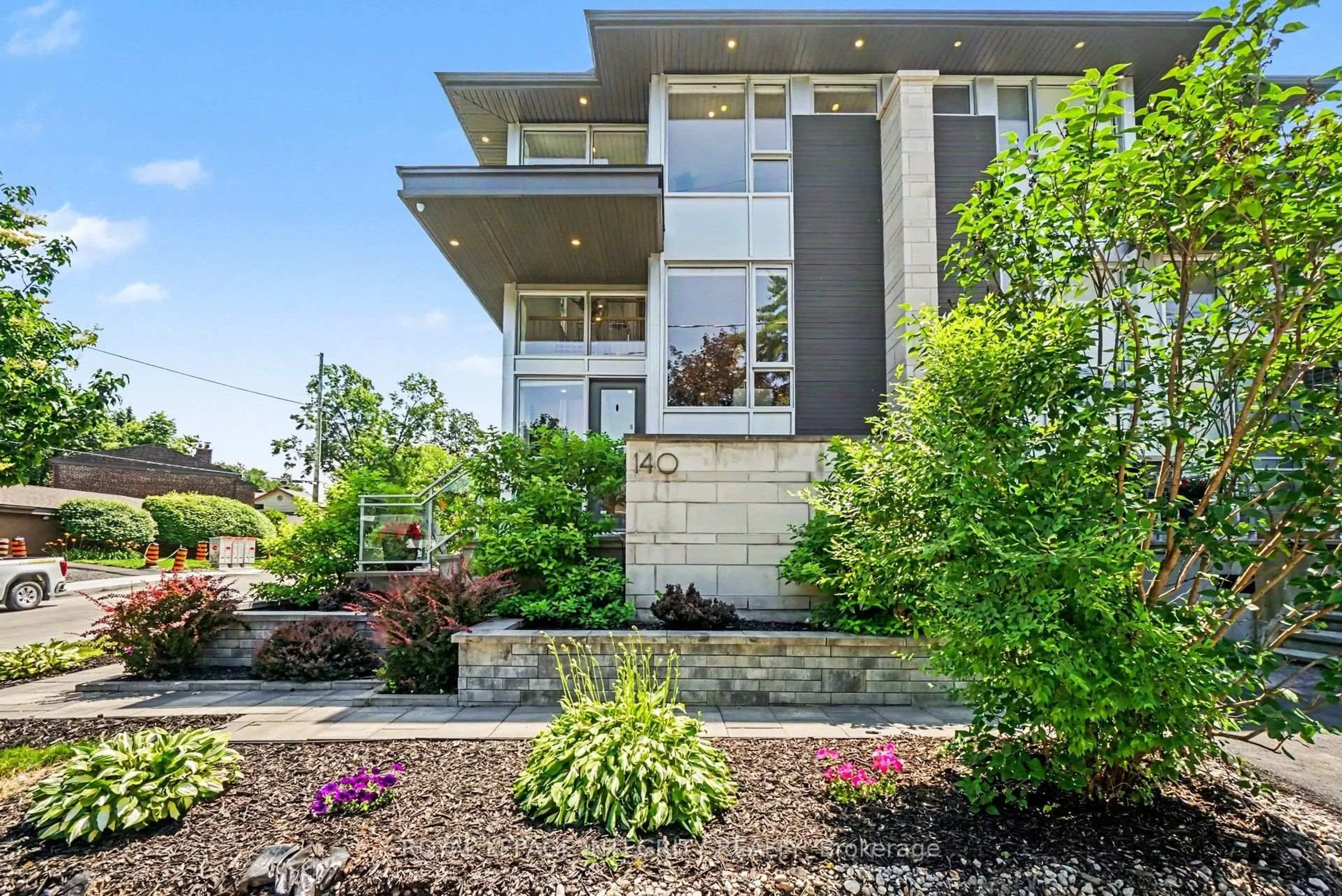 Home with brick exterior material, street for 140 Clare St, Ottawa Ontario K1Z 7C4