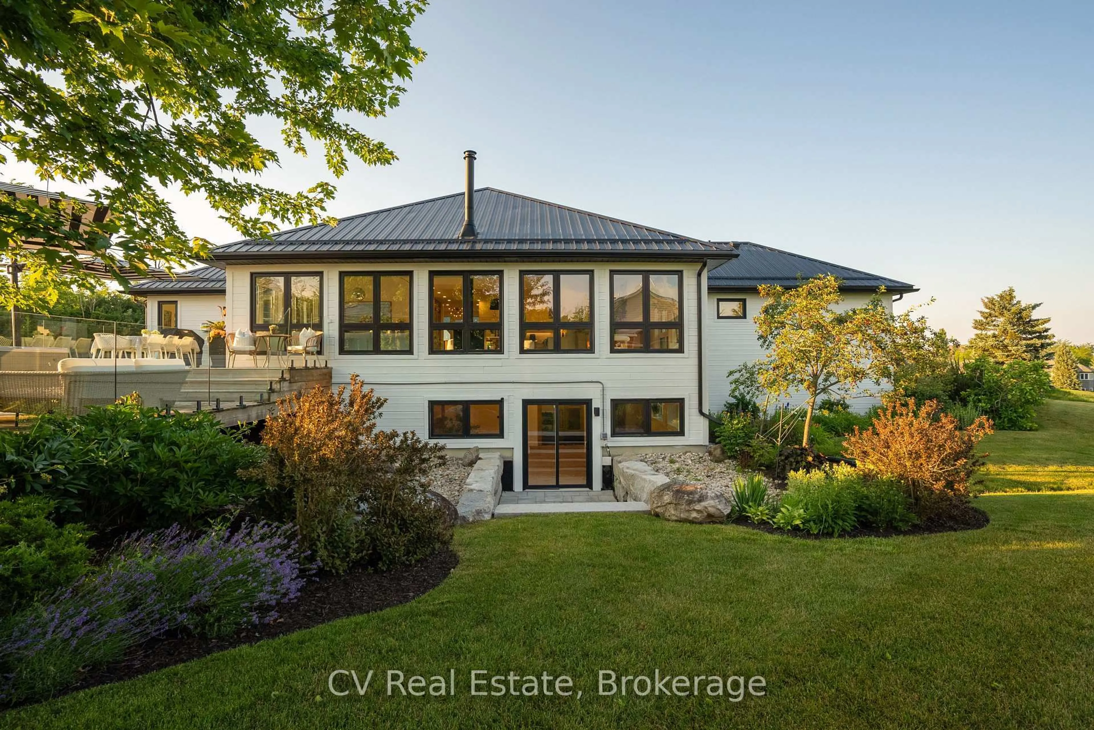 A pic from outside/outdoor area/front of a property/back of a property/a pic from drone, unknown for 104 Ridgecrest Lane, Meaford Ontario N0H 2P0