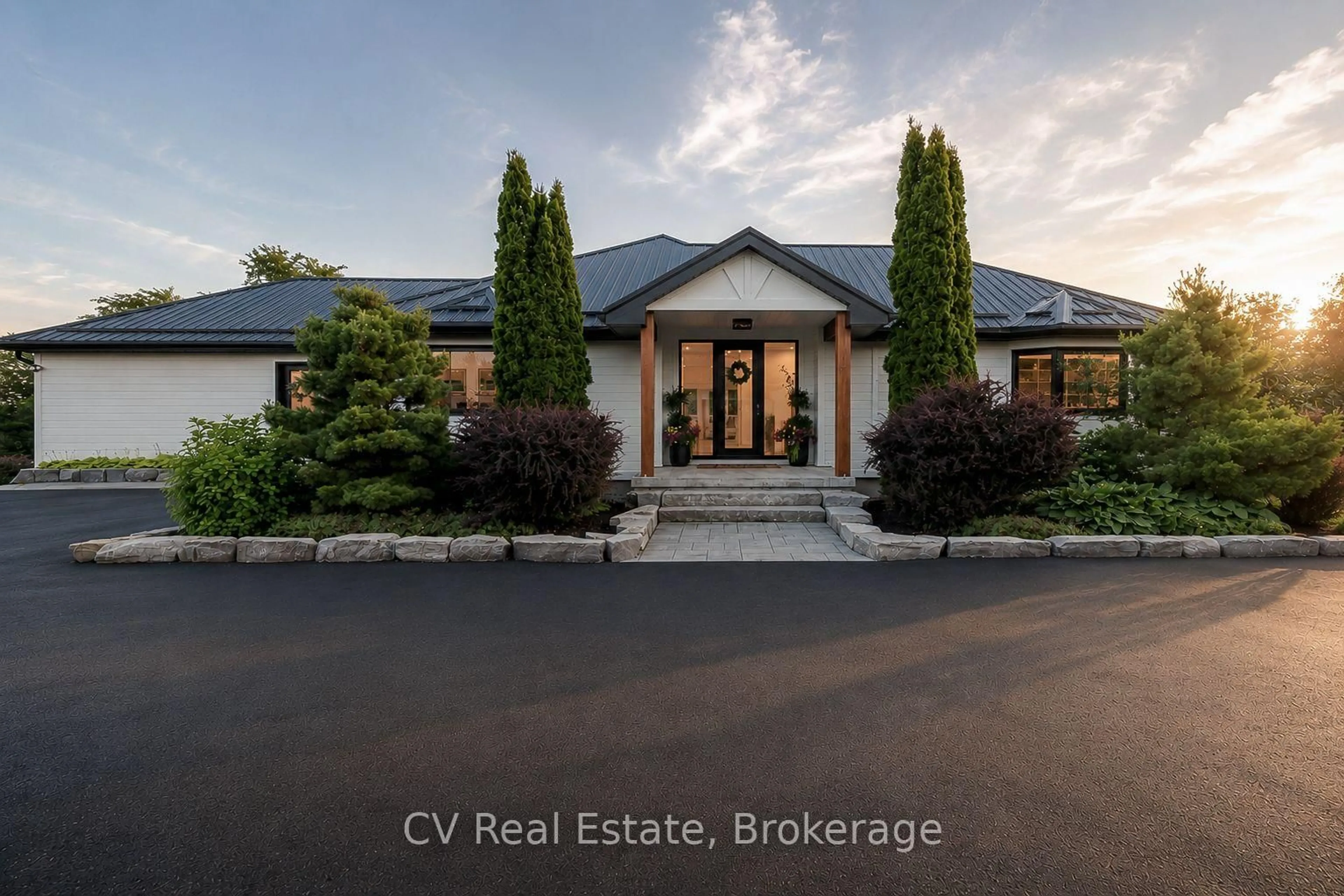 A pic from outside/outdoor area/front of a property/back of a property/a pic from drone, unknown for 104 Ridgecrest Lane, Meaford Ontario N0H 2P0