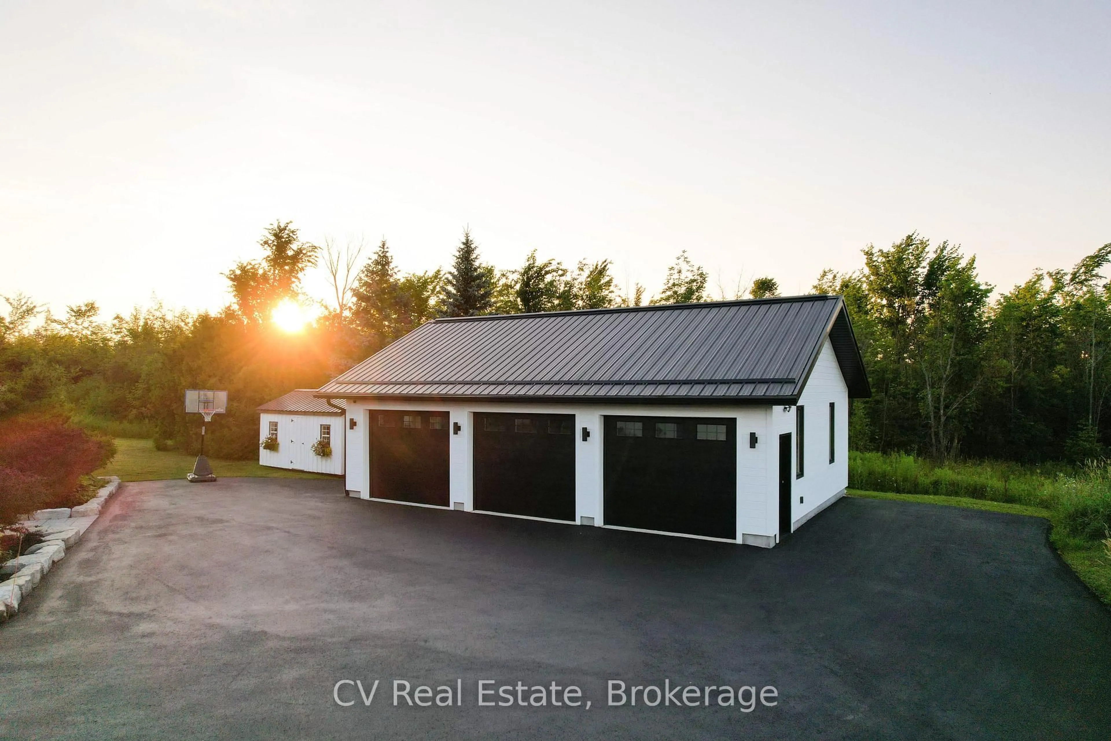 A pic from outside/outdoor area/front of a property/back of a property/a pic from drone, building for 104 Ridgecrest Lane, Meaford Ontario N0H 2P0