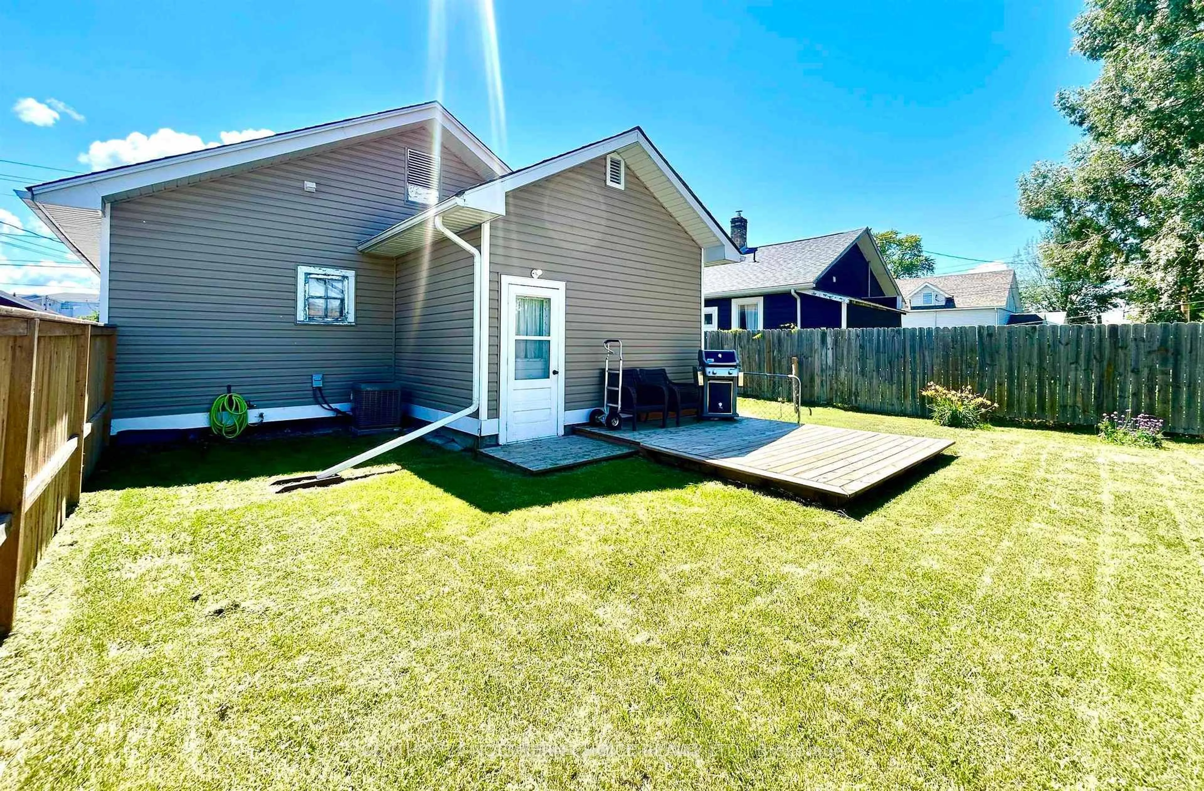 A pic from outside/outdoor area/front of a property/back of a property/a pic from drone, street for 602 Church Street, Fort Frances Ontario P9A 1E6