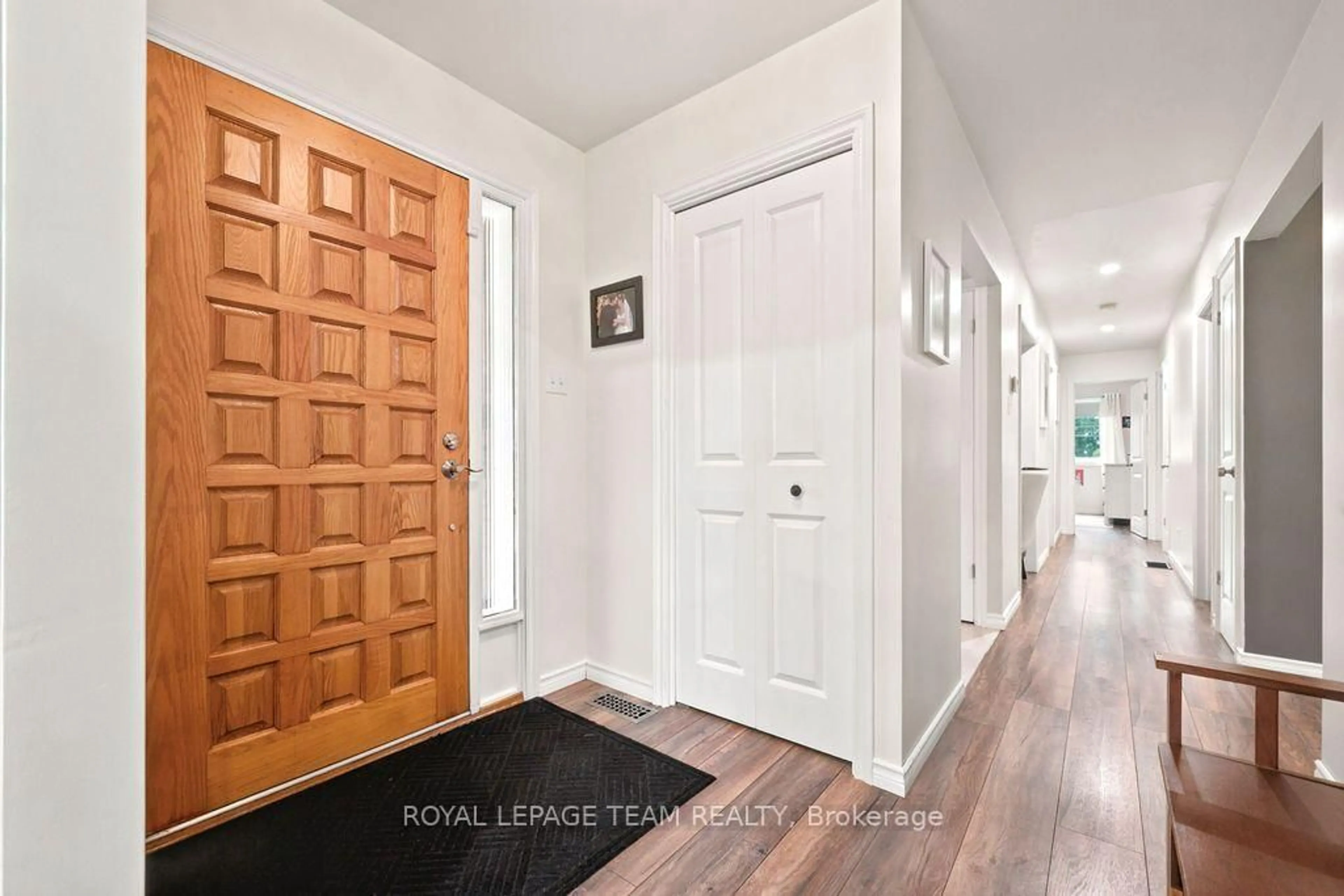 Indoor entryway for 438 Raglan St, Renfrew Ontario K7V 1P5