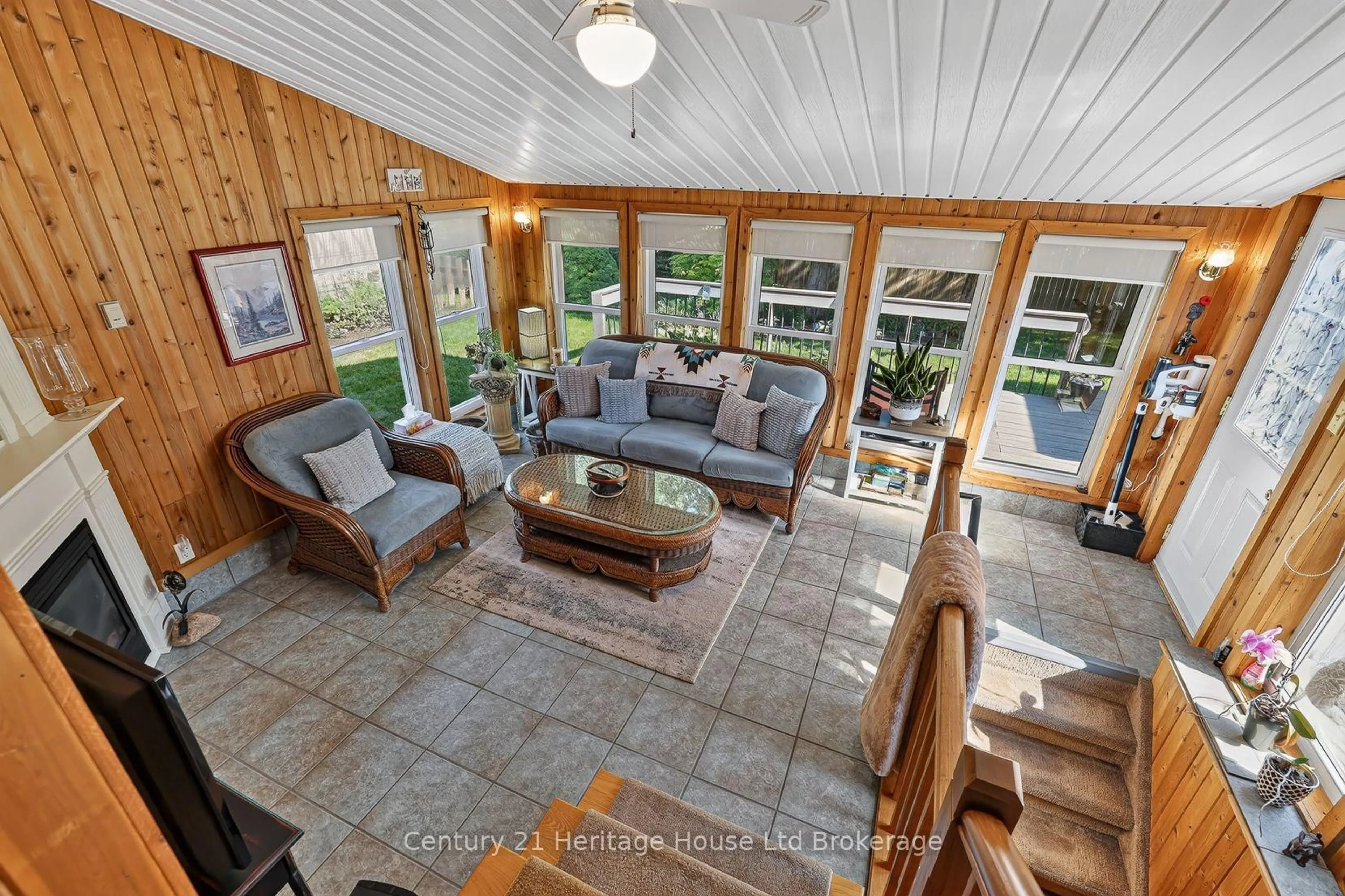 Living room with furniture, unknown for 803 Gladstone Dr, Woodstock Ontario N4S 5T3