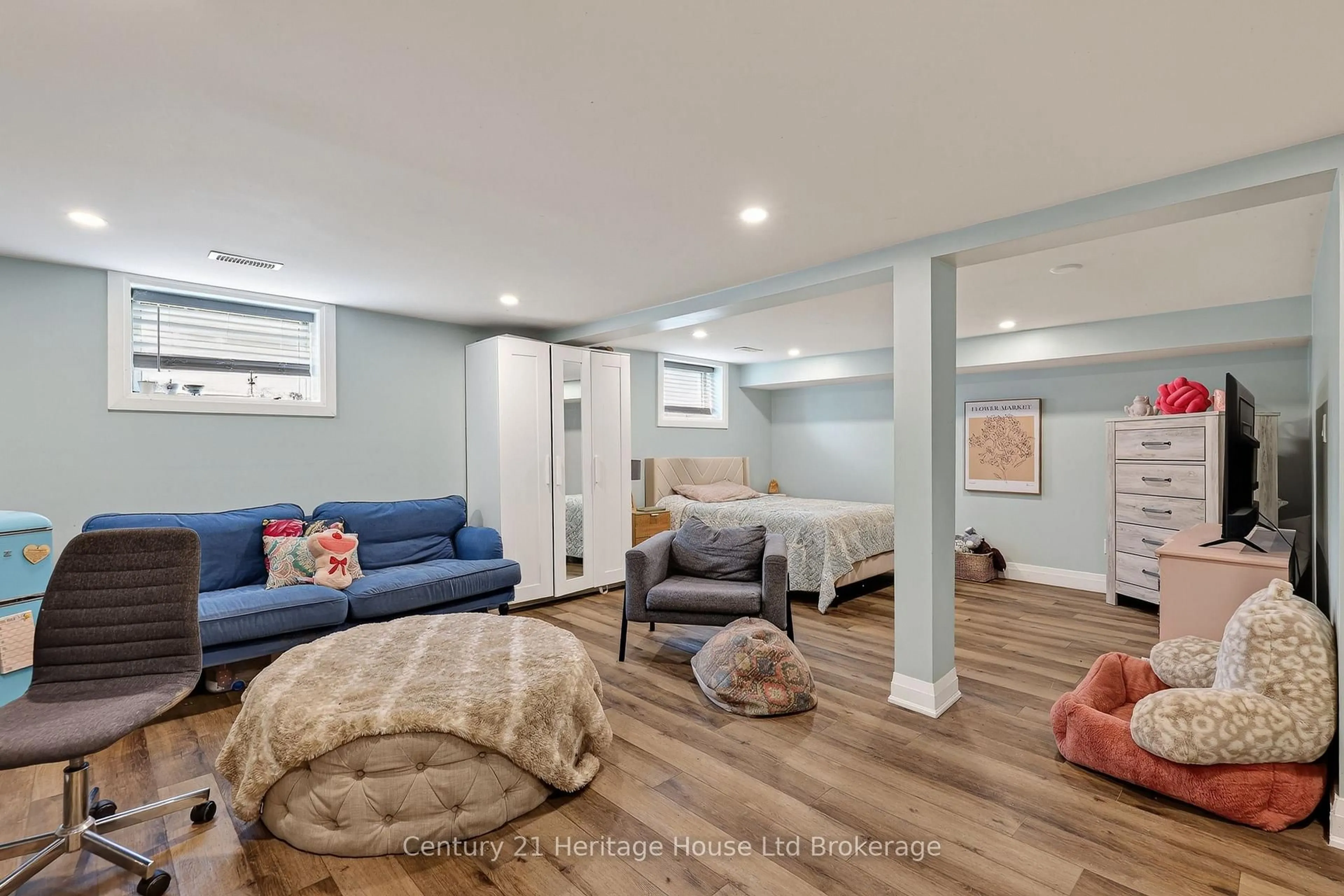 Unknown for 272 Wellington St, Woodstock Ontario N4S 6S3