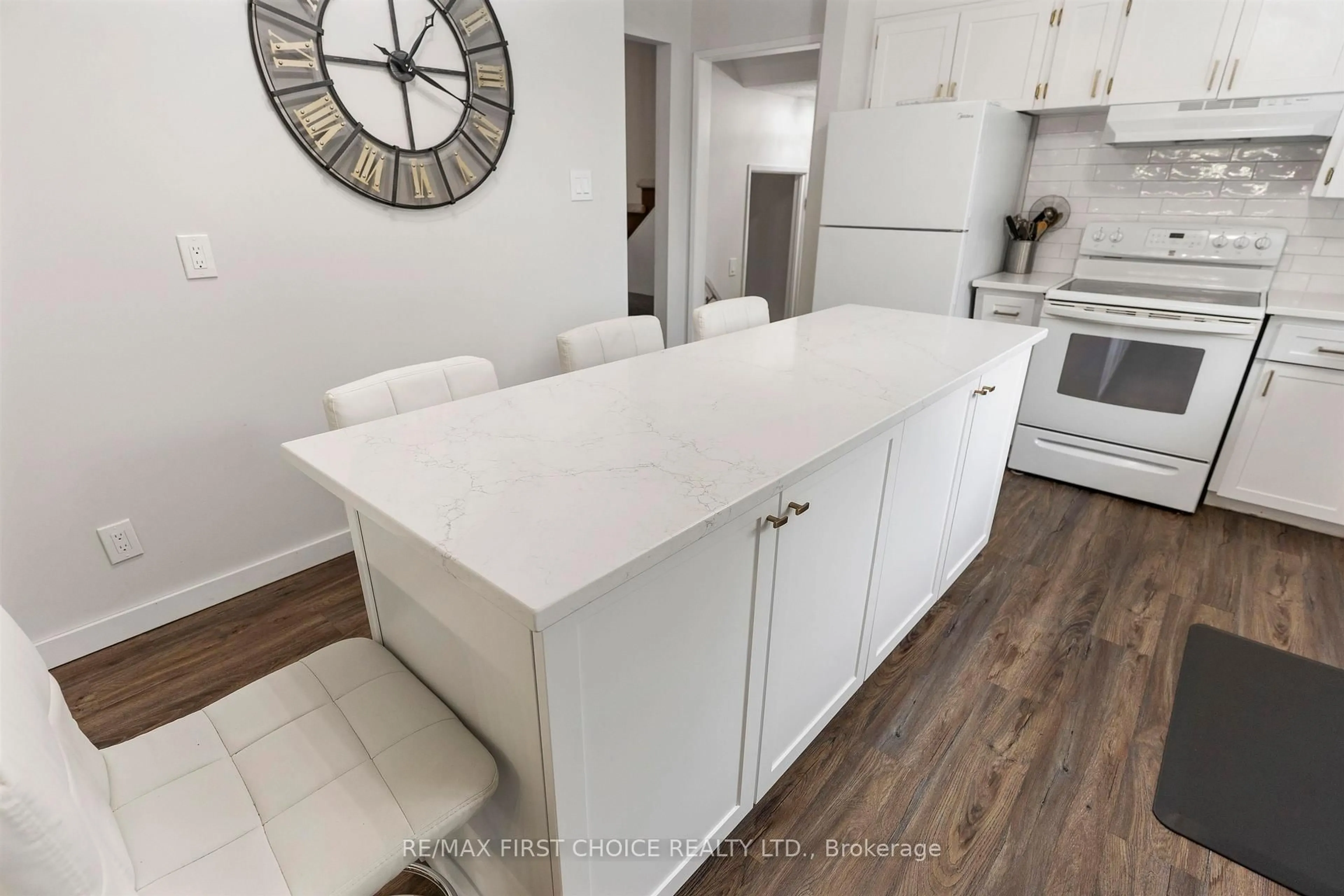 Open concept kitchen, ceramic/tile floor for 386 Lambton Pl, Thunder Bay Ontario P7C 5M1