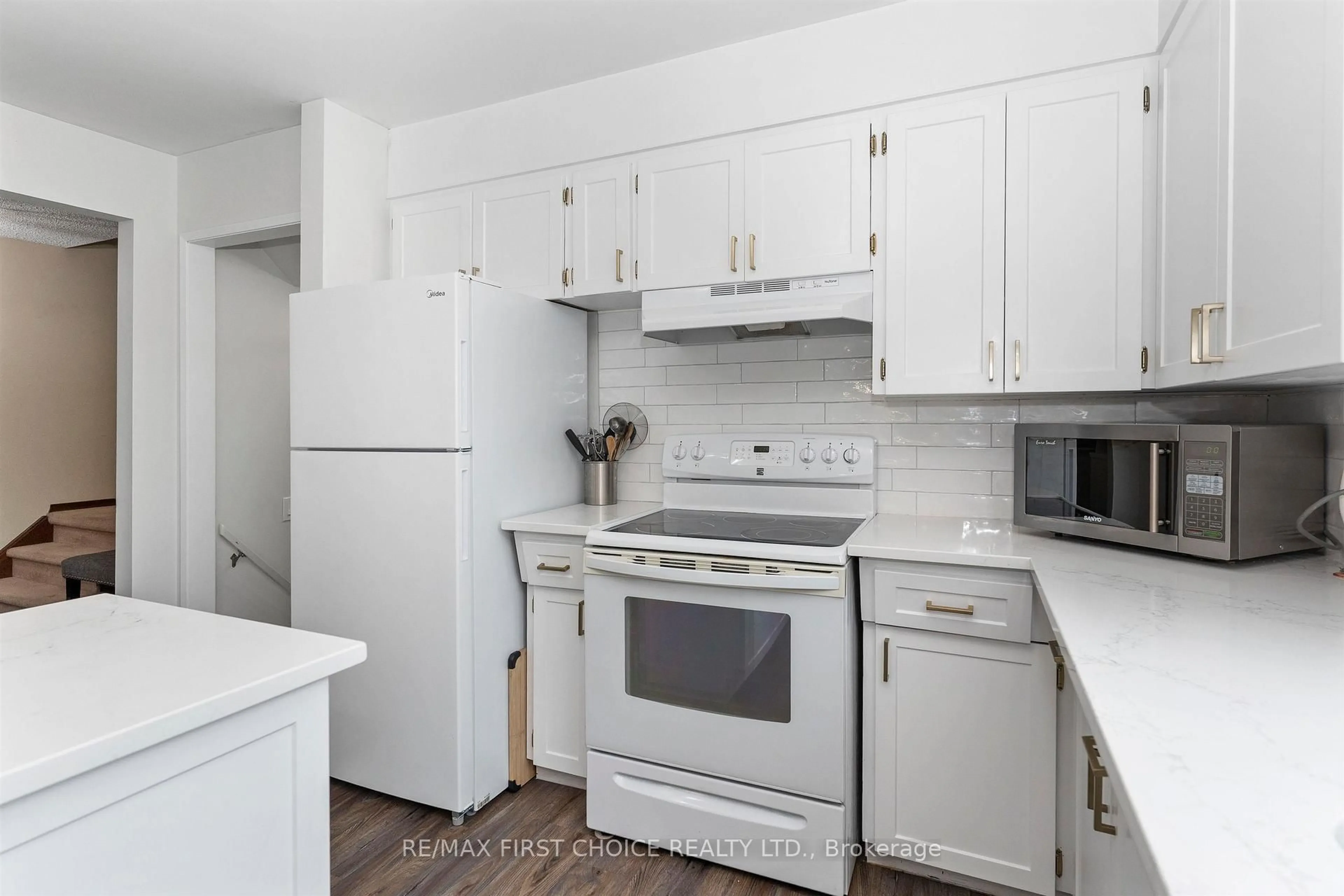 Standard kitchen, unknown for 386 Lambton Pl, Thunder Bay Ontario P7C 5M1