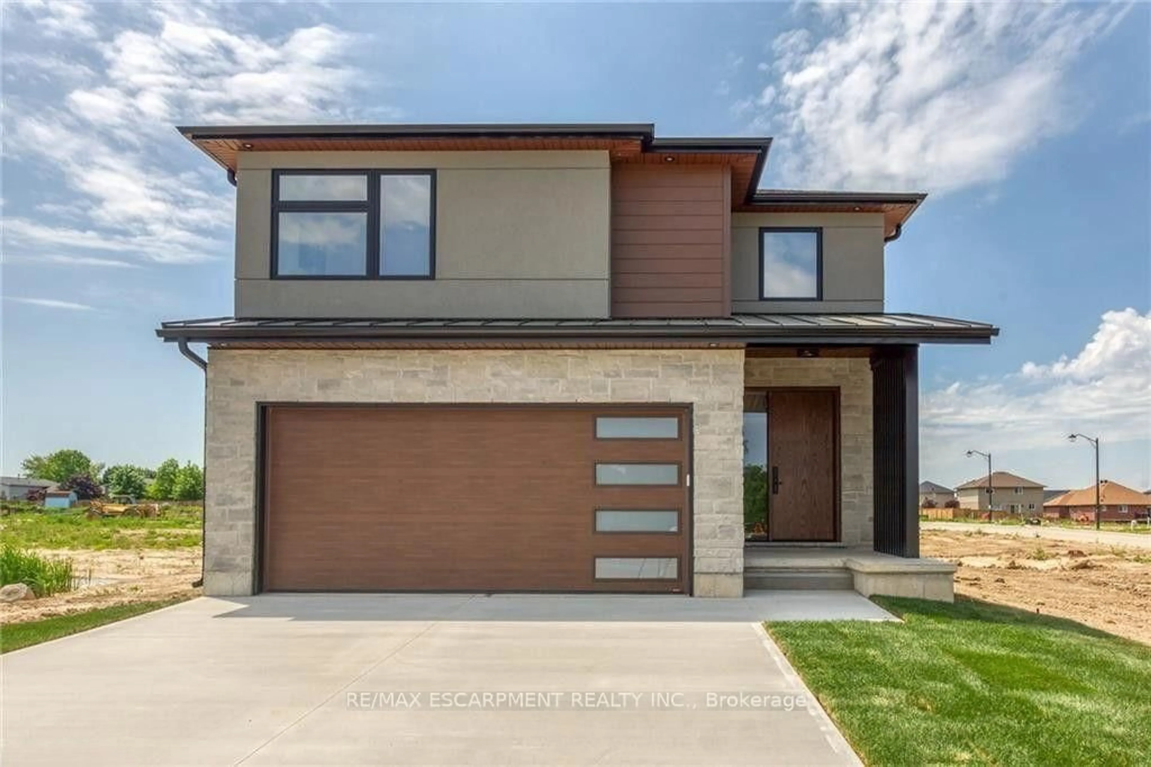 Home with brick exterior material, street for 92 Craddock Blvd, Haldimand Ontario N0A 1J0