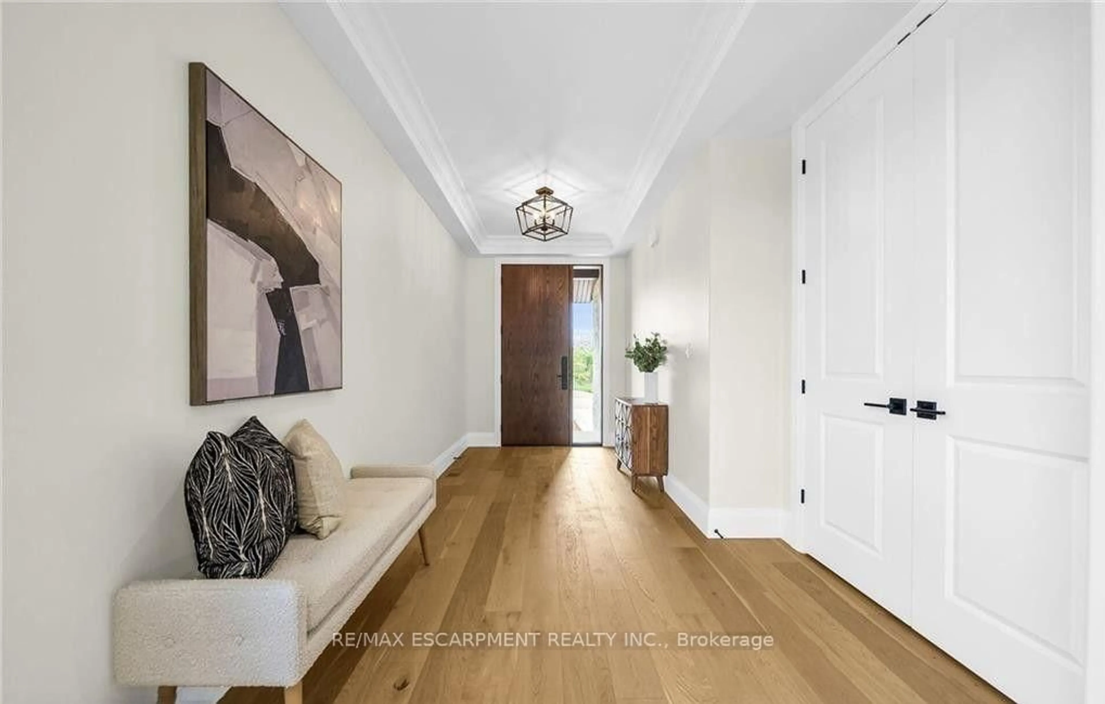 Indoor entryway for 92 Craddock Blvd, Haldimand Ontario N0A 1J0