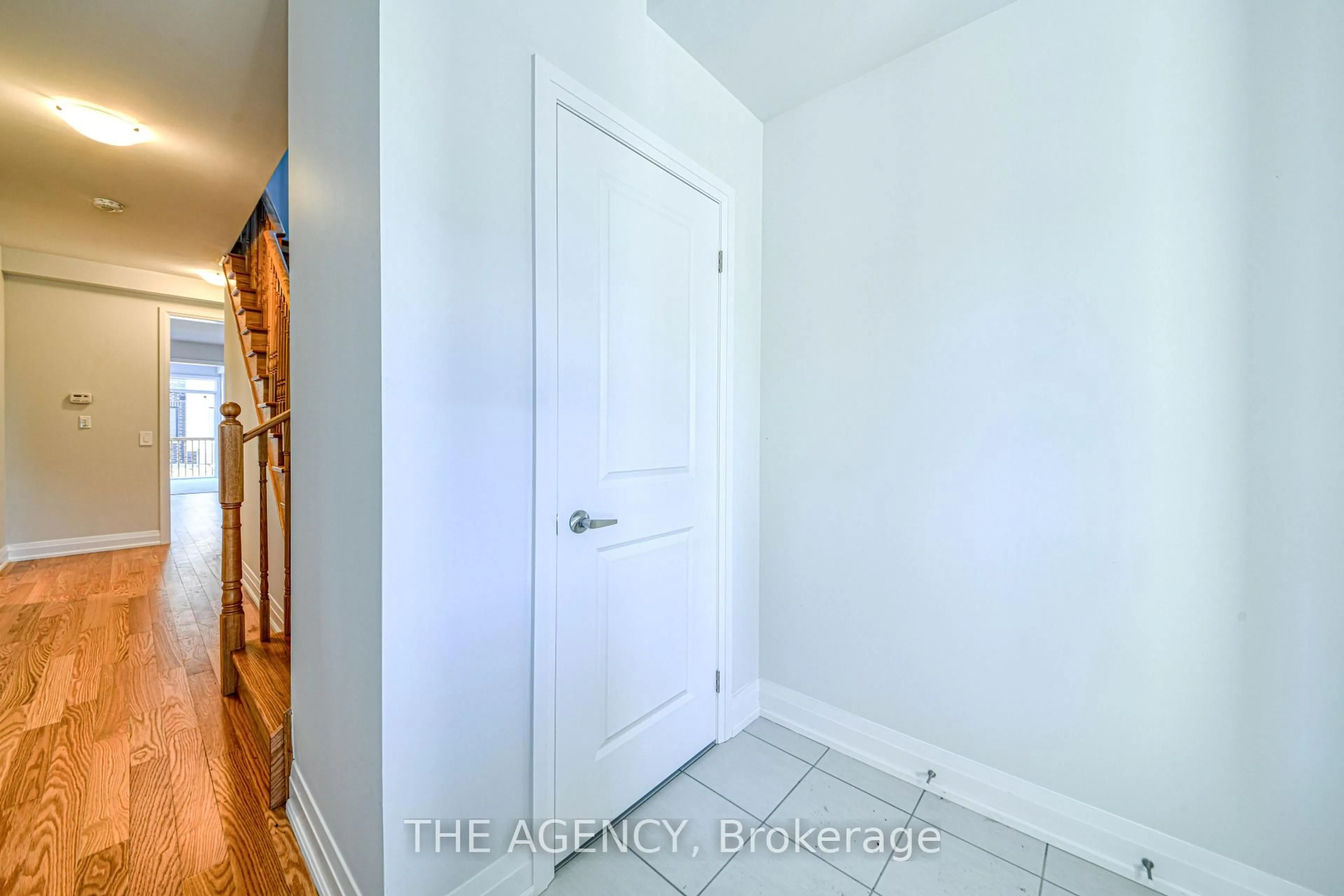 Indoor entryway for 53 Butler Blvd, Kawartha Lakes Ontario K9V 4R1