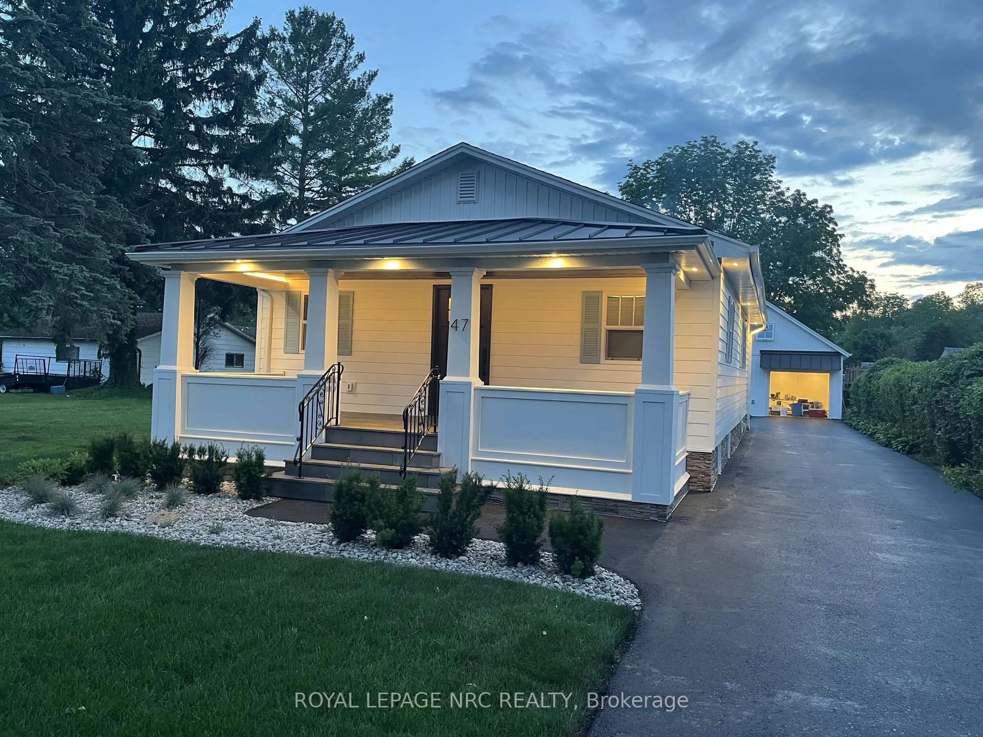 Home with vinyl exterior material, street for 47 DERBY Rd, Fort Erie Ontario L0S 1B0