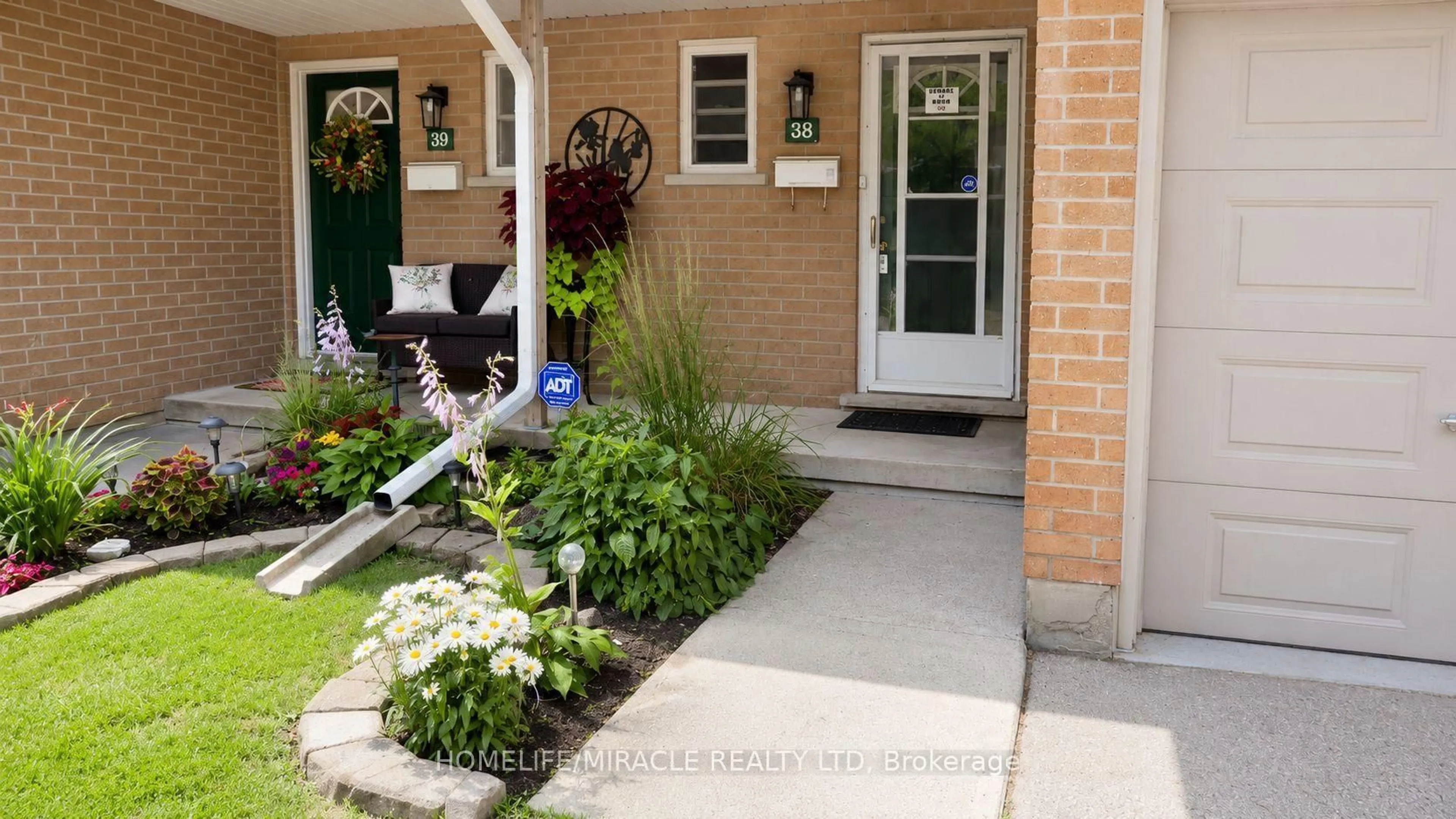 Indoor entryway for 10 Holborn Crt #38, Kitchener Ontario N2A 3Y9
