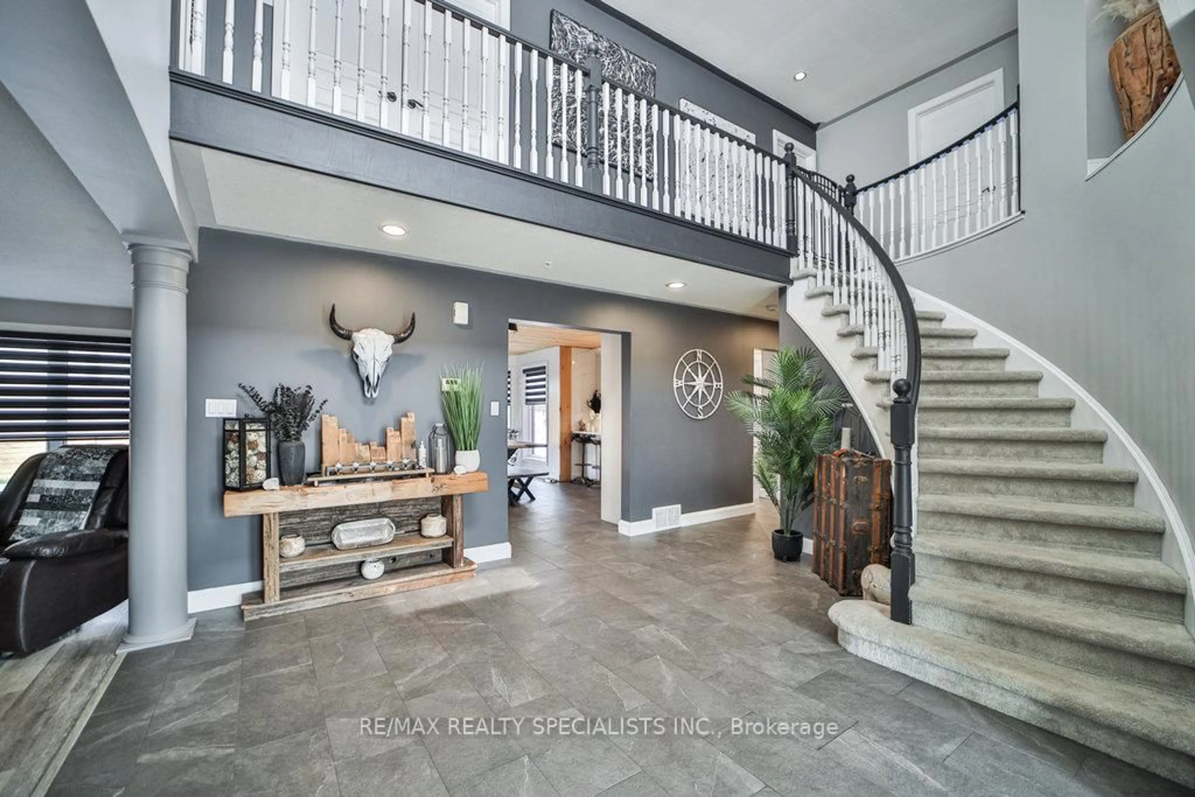 Indoor foyer for 1467 Norfolk County 19 Rd, Norfolk Ontario N0E 1V0