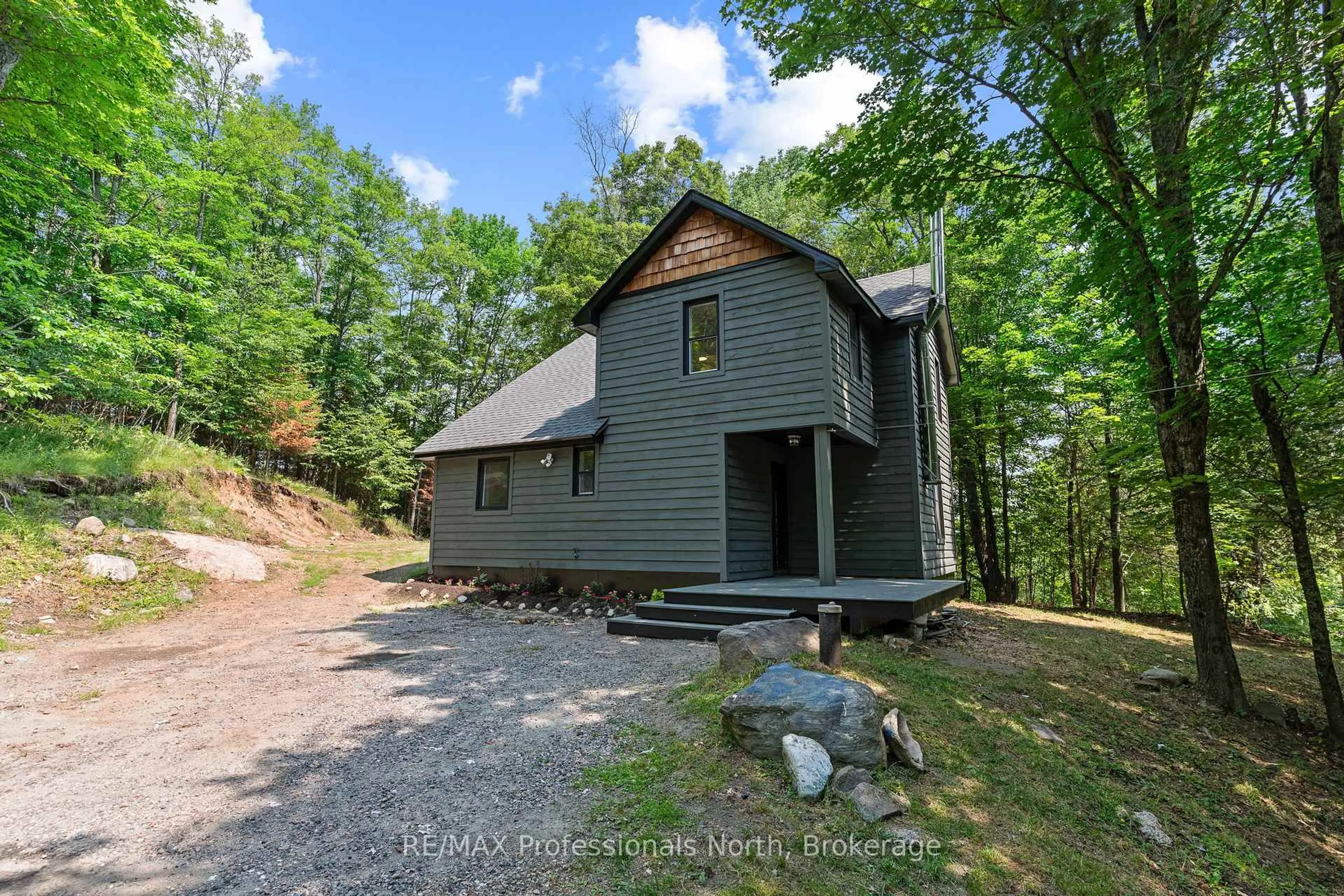 A pic from outside/outdoor area/front of a property/back of a property/a pic from drone, unknown for 501 Mountain St, Dysart et al Ontario K0M 1S0