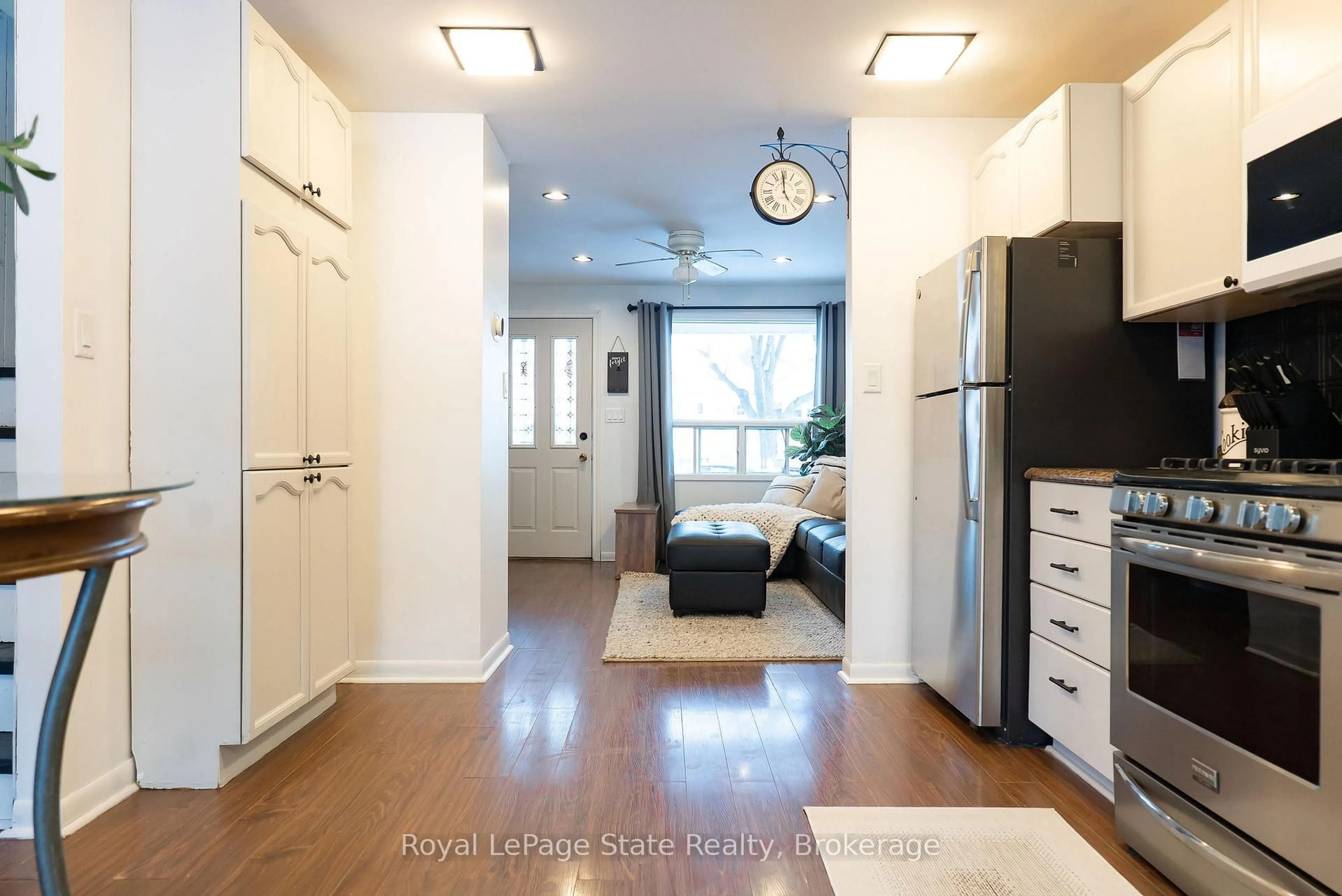 Indoor entryway for 717 Knox Ave, Hamilton Ontario L8H 6K7