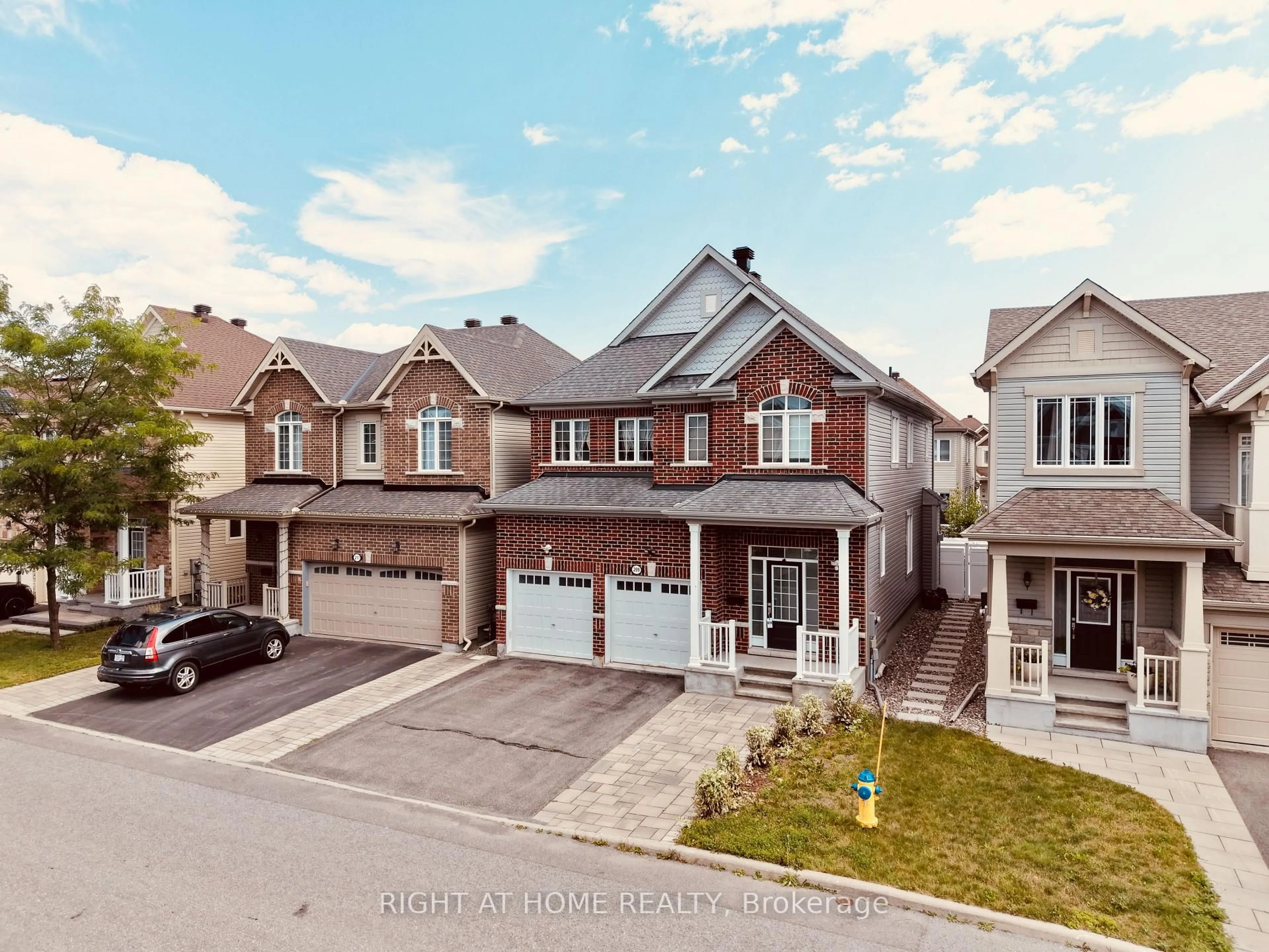 A pic from outside/outdoor area/front of a property/back of a property/a pic from drone, street for 209 Rivertree St, Ottawa Ontario K2M 0J4