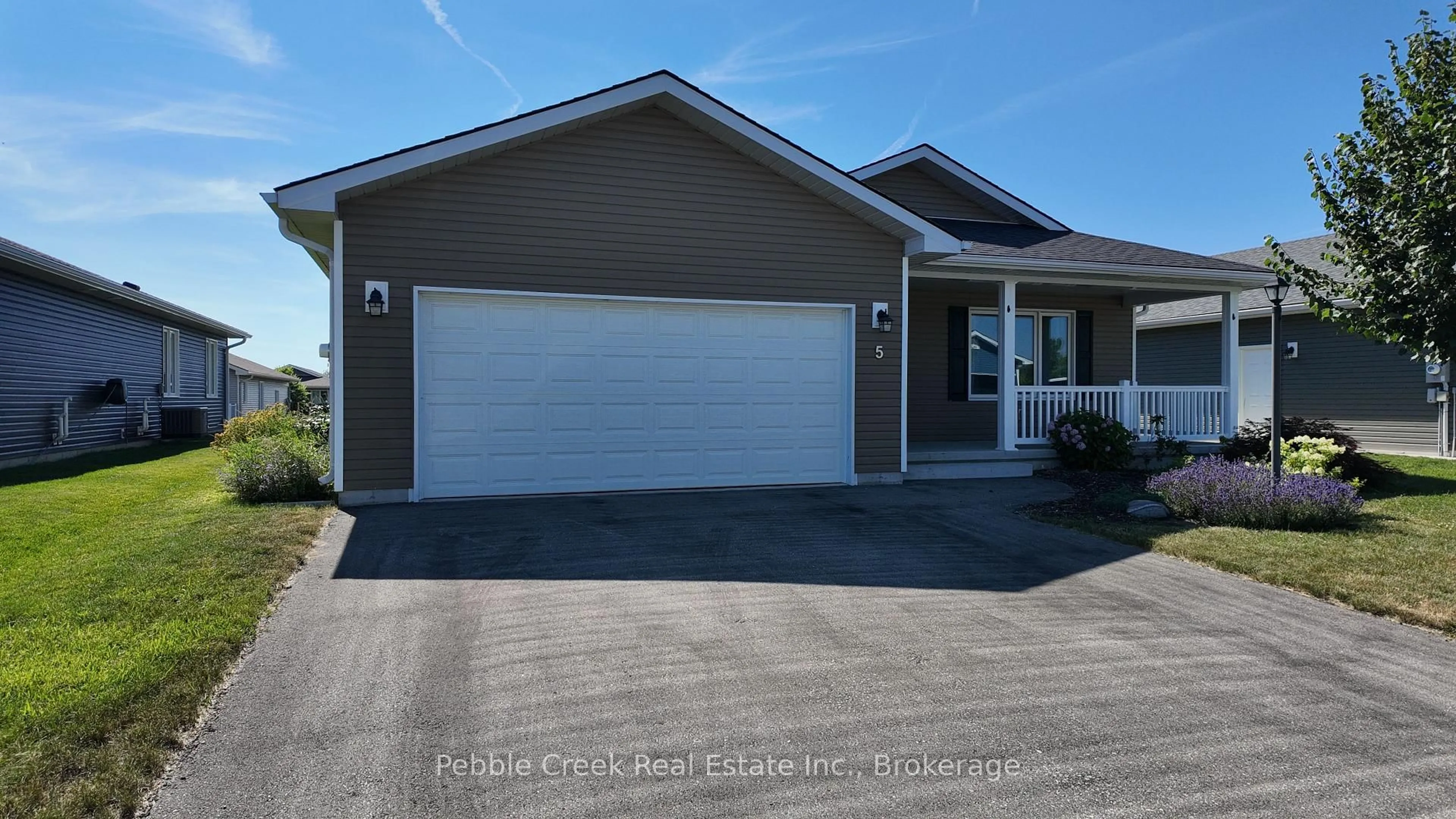 Indoor garage for 5 Sweetwater Dr, Ashfield-Colborne-Wawanosh Ontario N7A 0B9