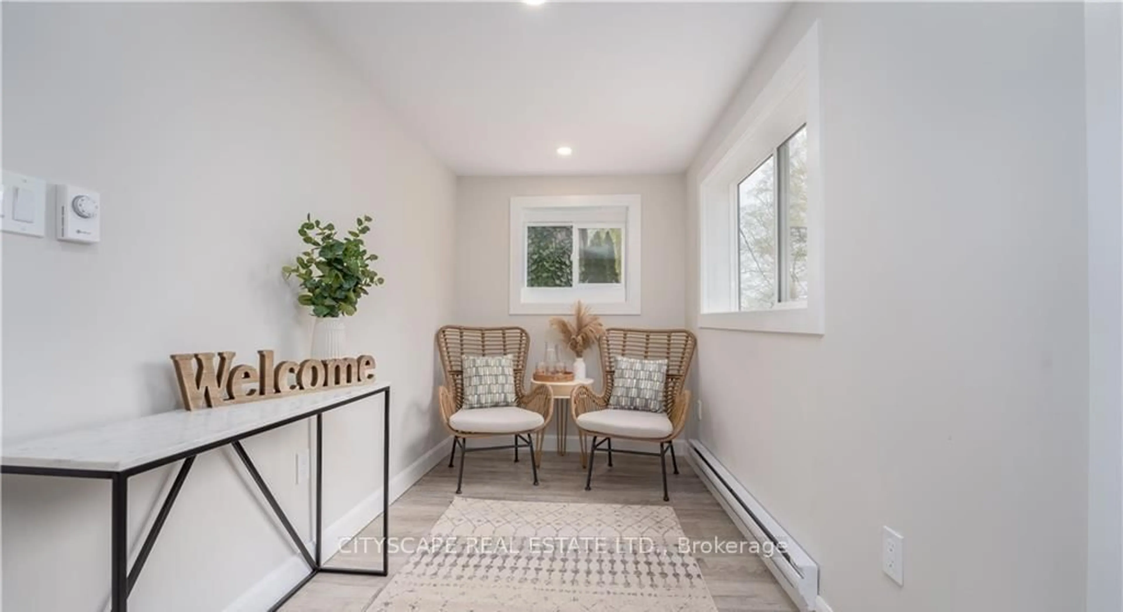 Indoor entryway for 14 Mount Elgin St, Brant Ontario N3L 1G3