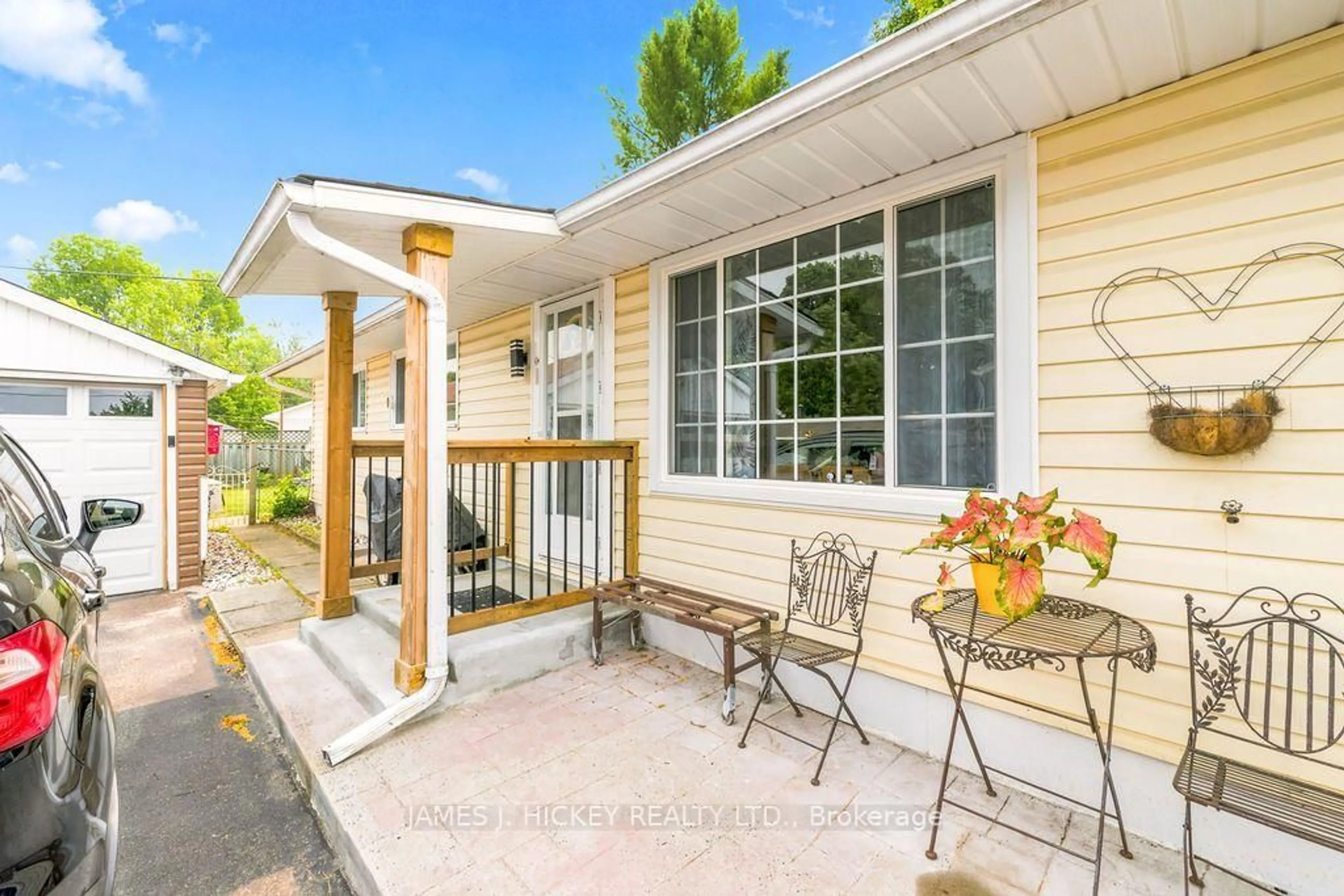 Home with vinyl exterior material, street for 23 Newton Cres, Deep River Ontario K0J 1P0