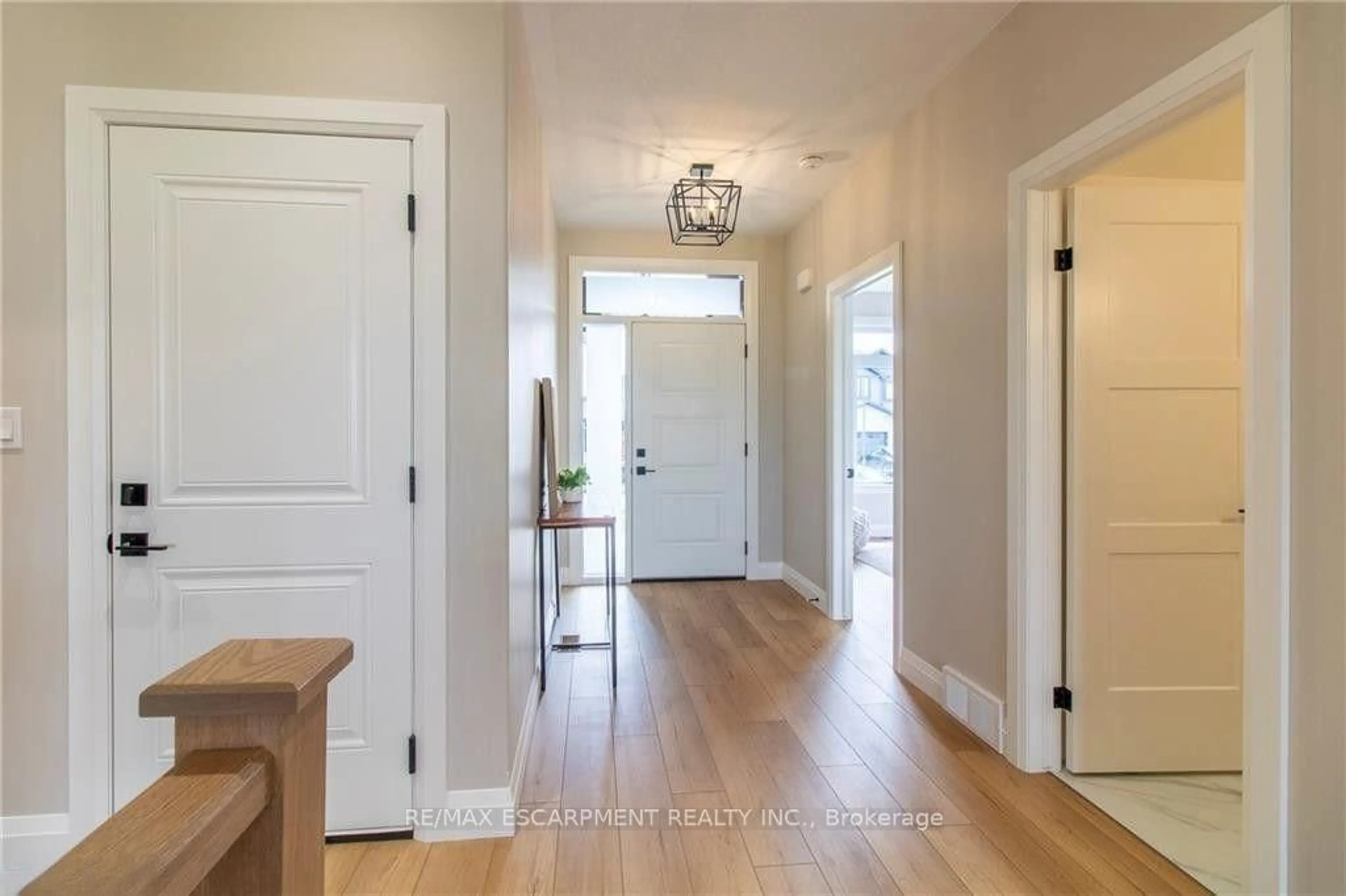 Indoor entryway for 96 Craddock Blvd, Haldimand Ontario N0A 1J0