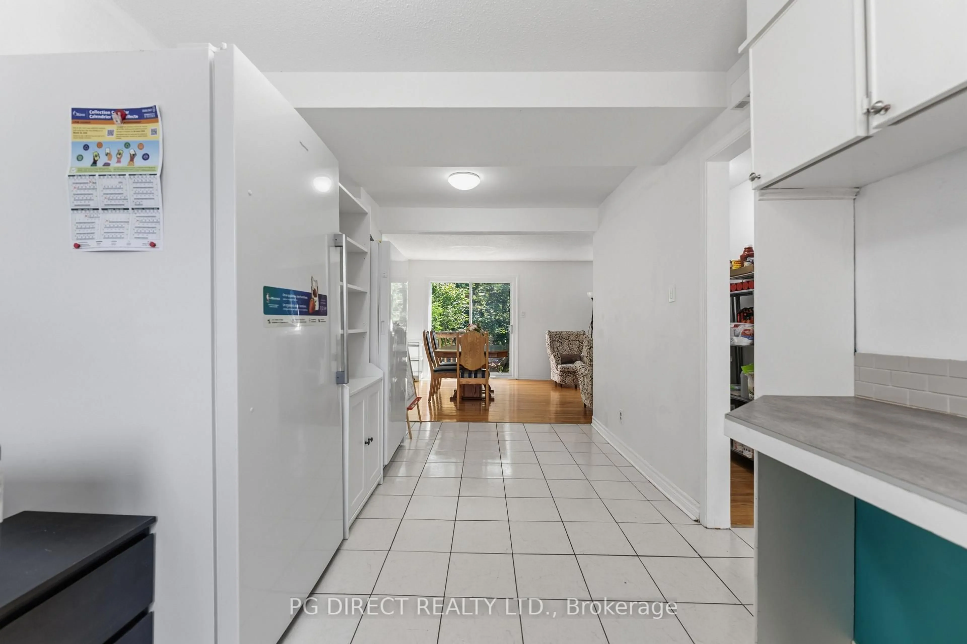 Indoor entryway for 3K Arnold Dr, Ottawa Ontario K2H 6V6