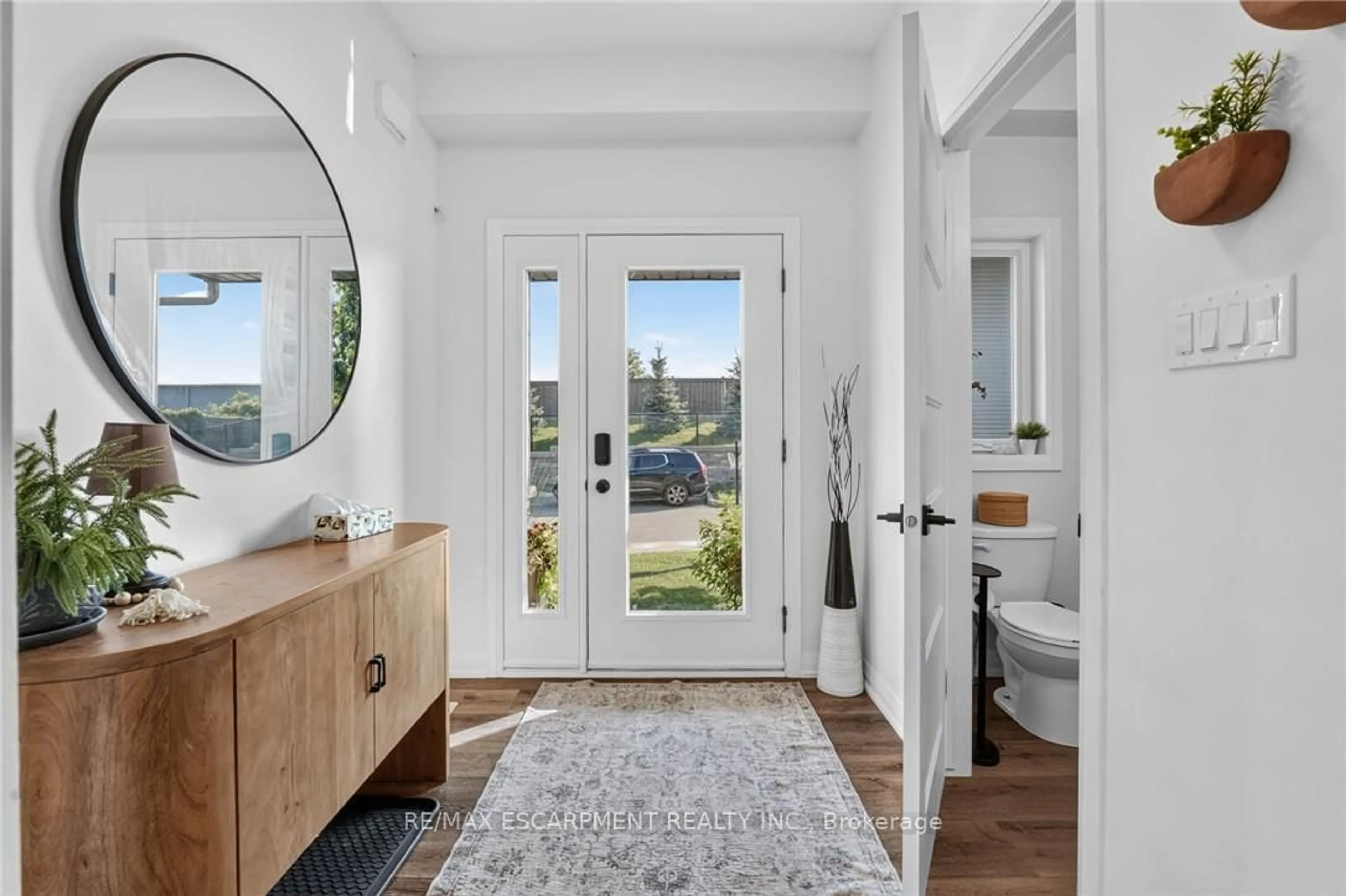 Indoor entryway for 6 JAYLA Lane, West Lincoln Ontario L0R 2A0