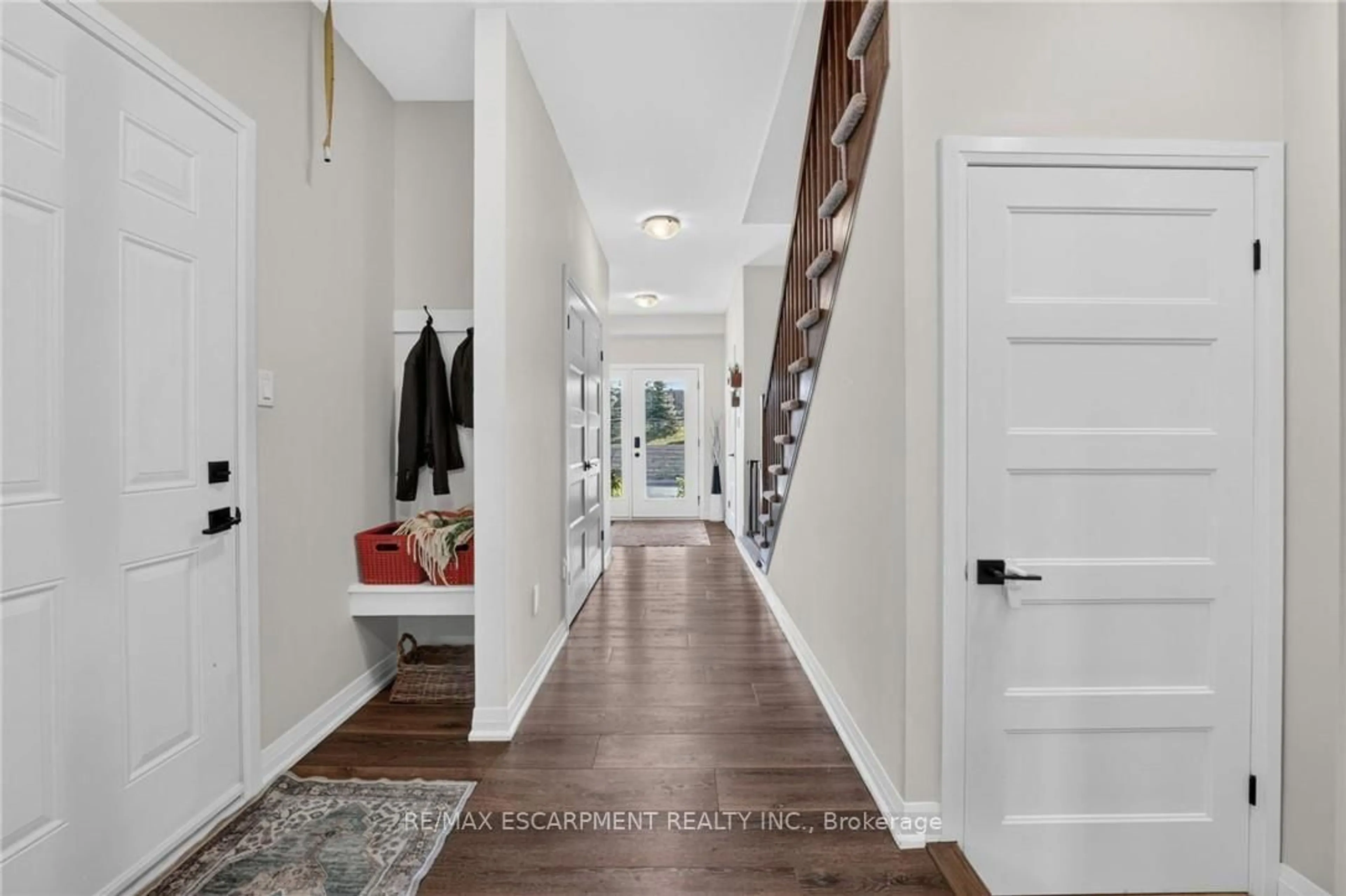 Indoor entryway for 6 JAYLA Lane, West Lincoln Ontario L0R 2A0