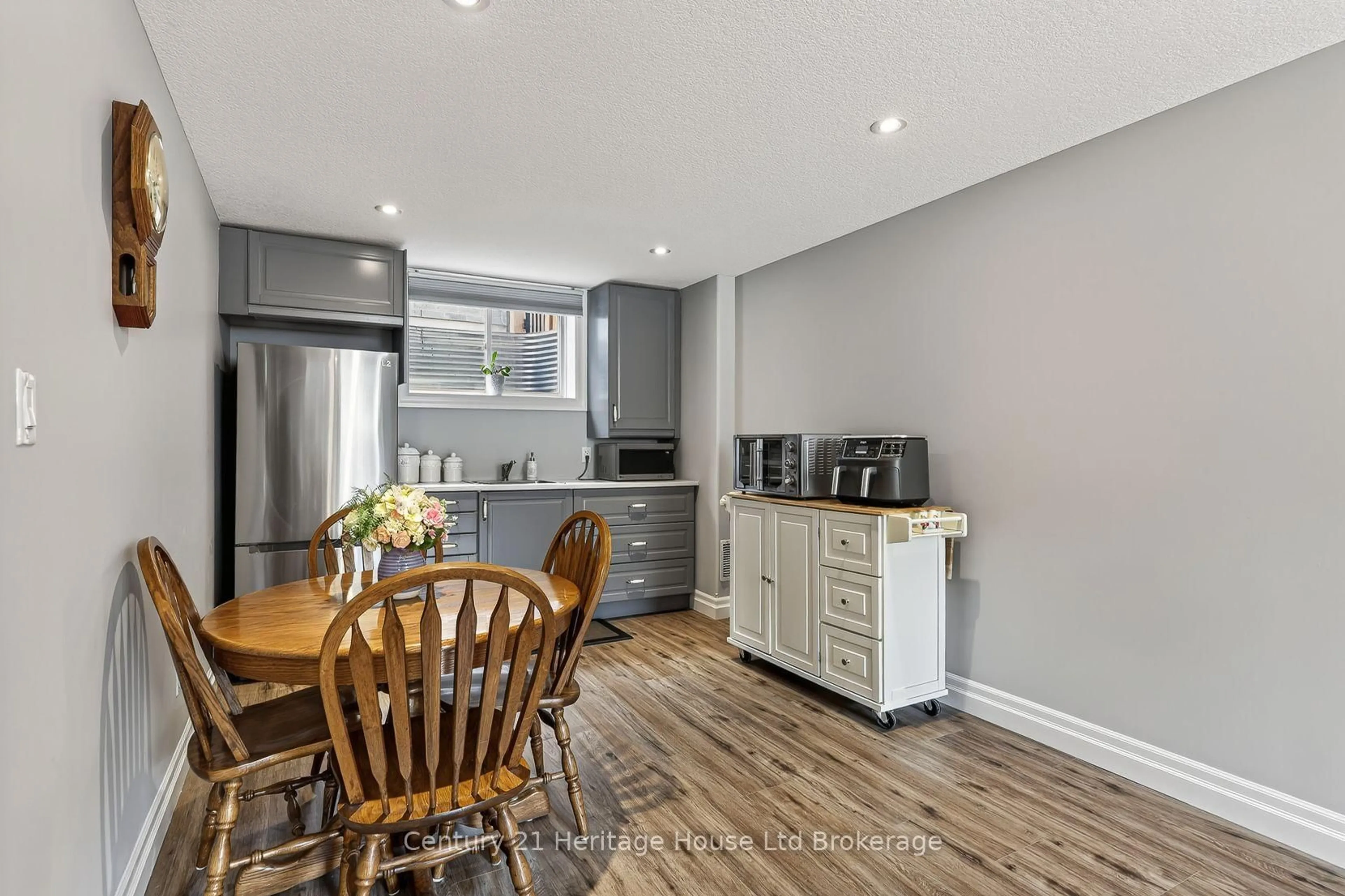 Open concept kitchen, unknown for 924 Springbank Ave, Woodstock Ontario N4T 0G1