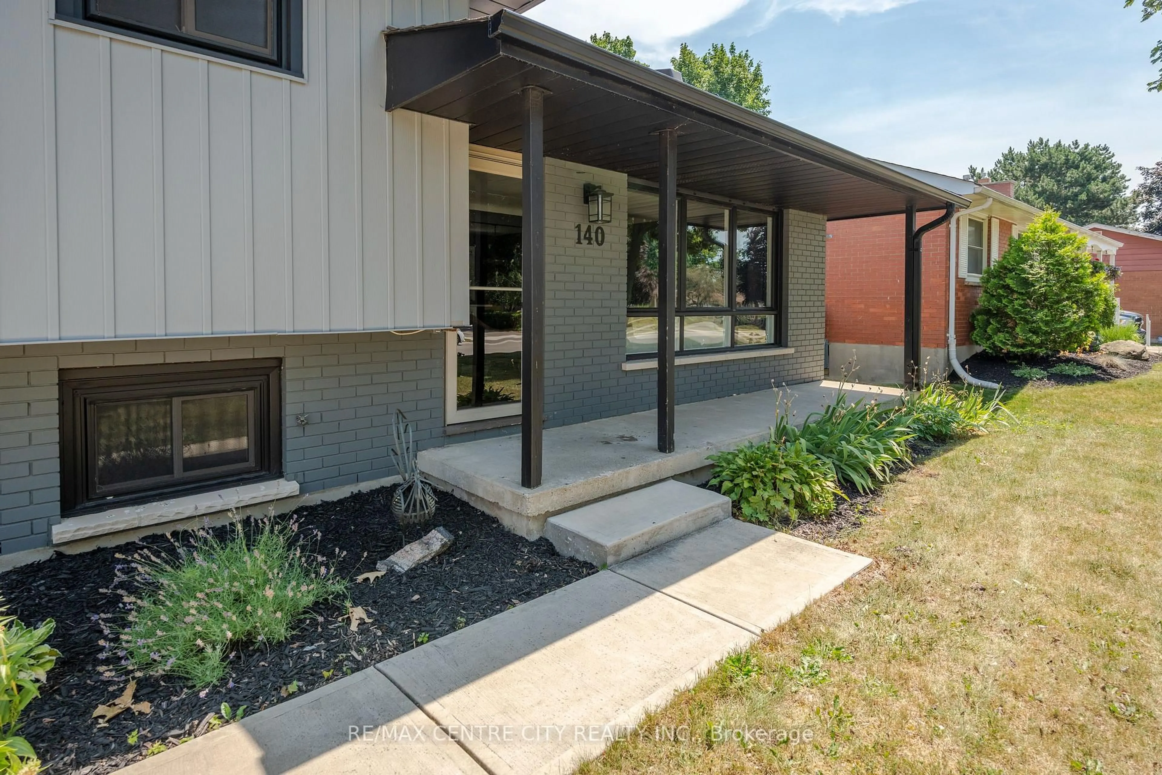 Home with brick exterior material, street for 140 Oakwood Pl, Thames Centre Ontario N0L 1G3