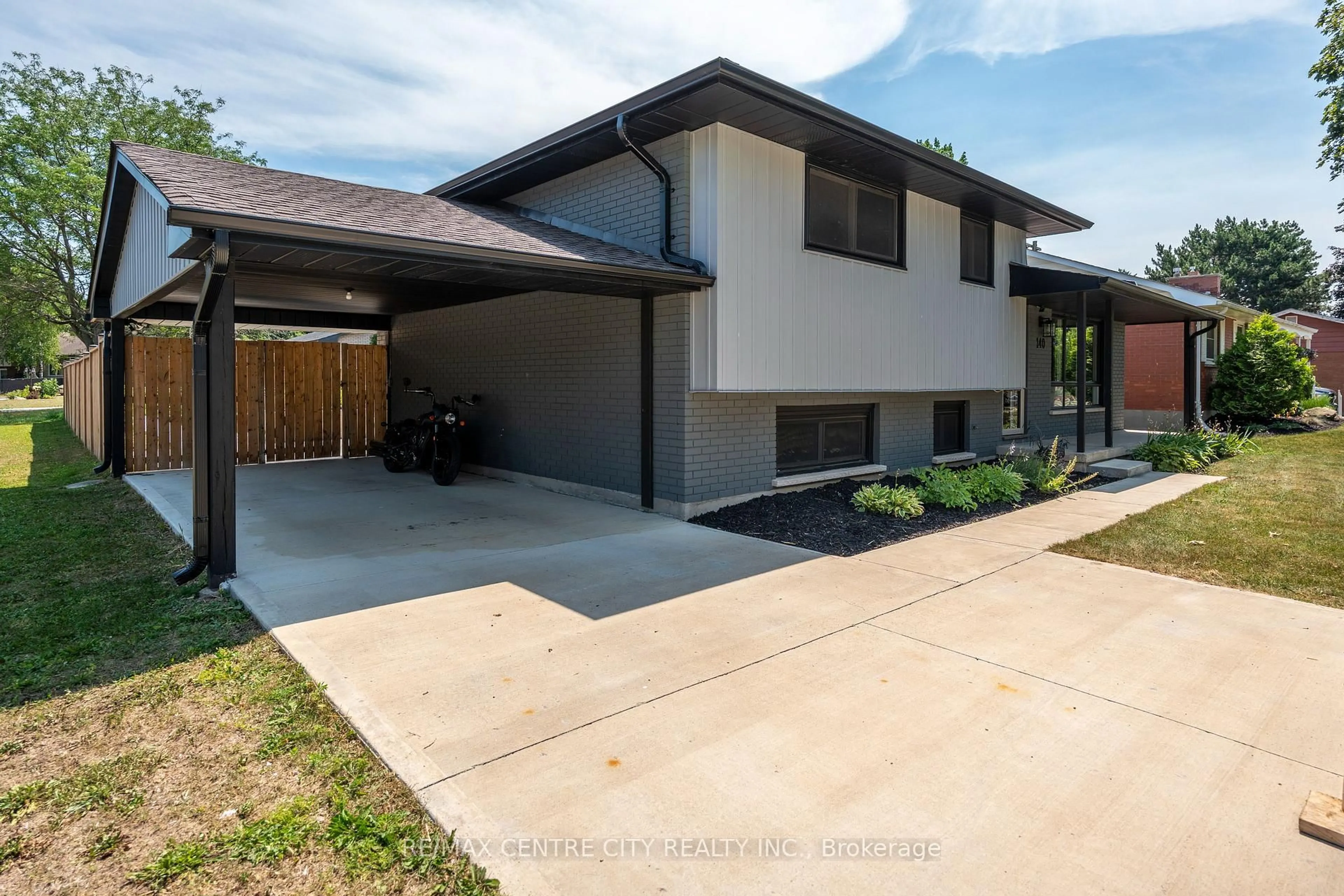 Unknown for 140 Oakwood Pl, Thames Centre Ontario N0L 1G3