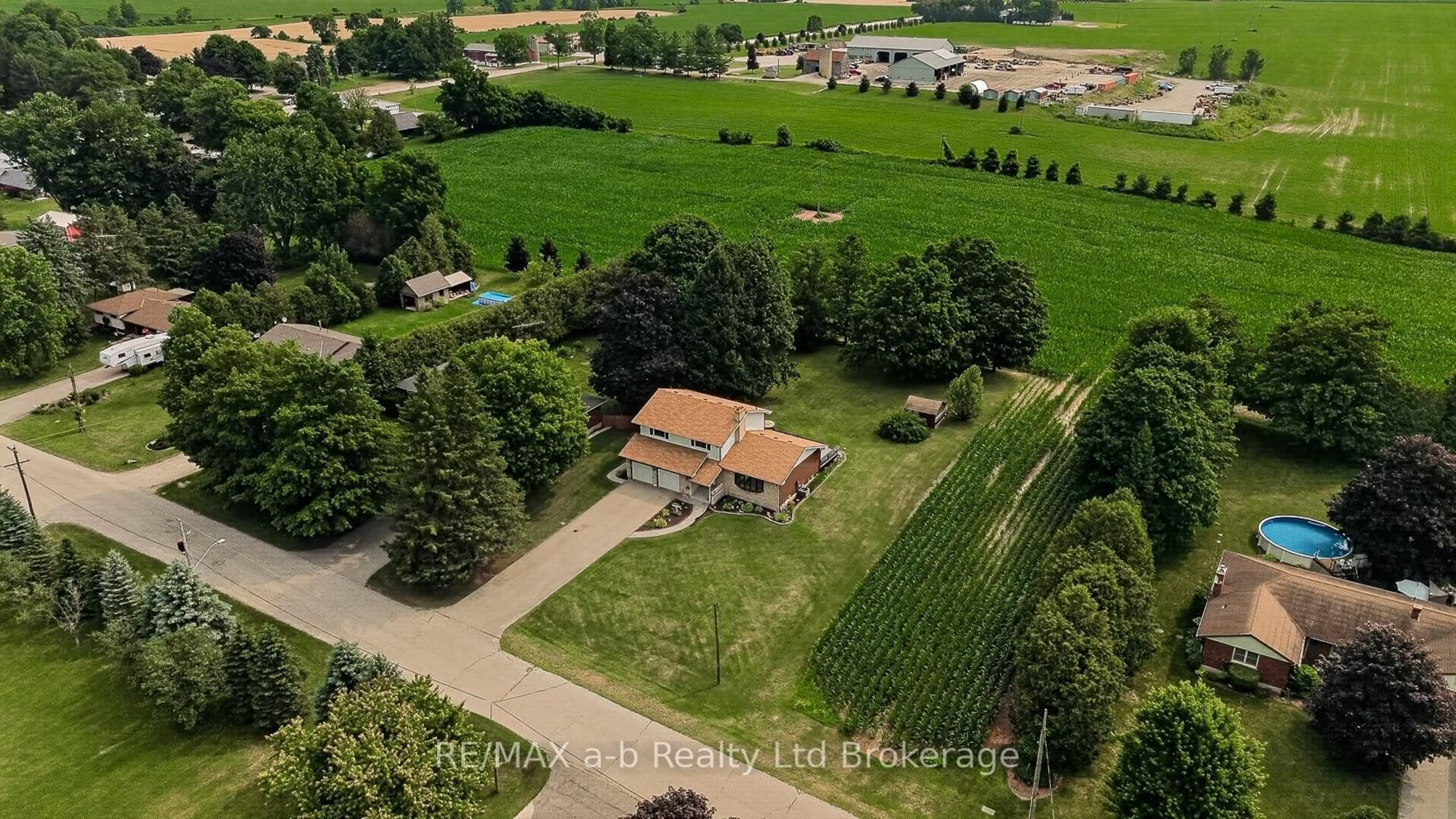 A pic from outside/outdoor area/front of a property/back of a property/a pic from drone, unknown for 23 Burgess St, Norwich Ontario N0J 1C0