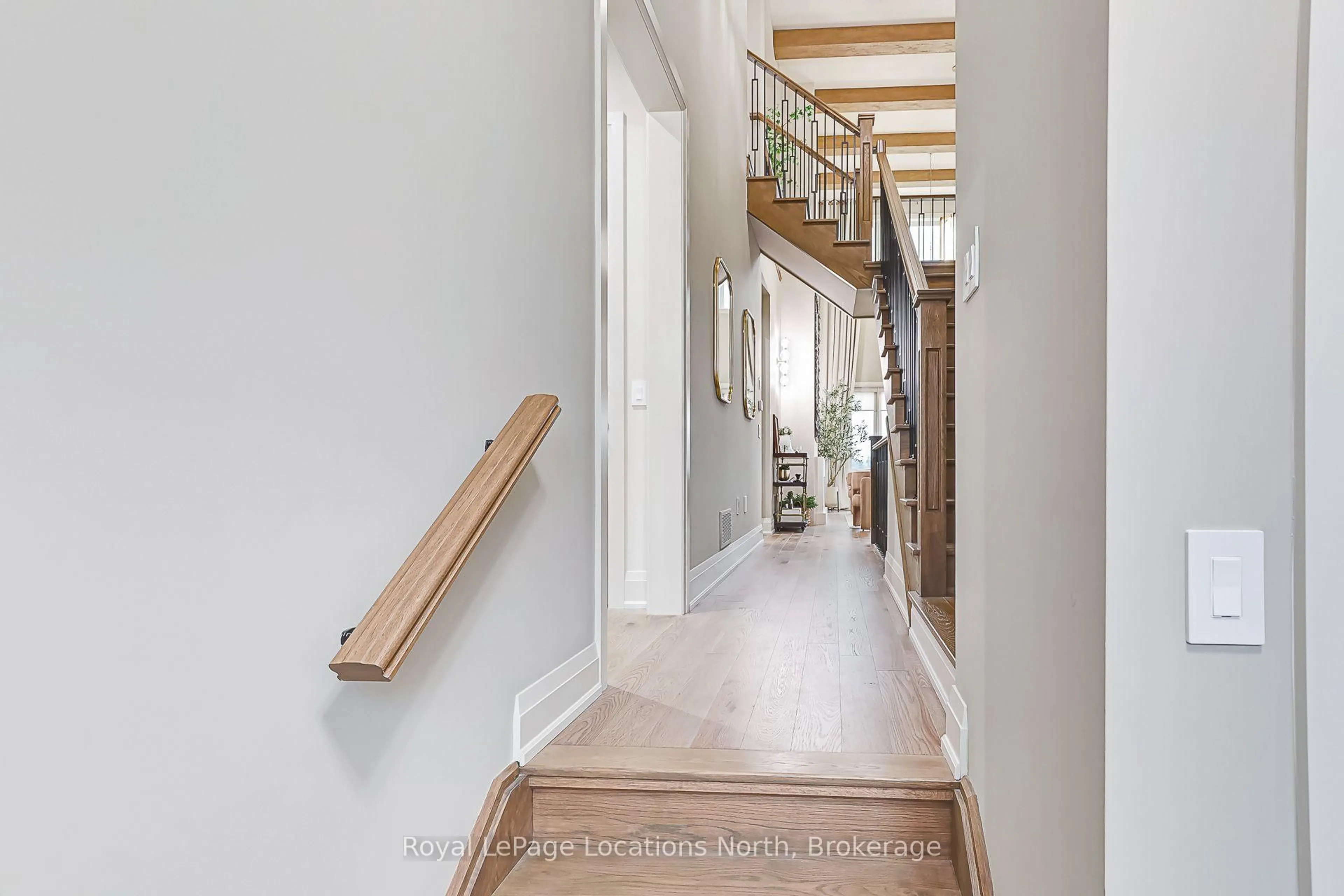 Indoor entryway for 1 Hilton Lane, Meaford Ontario N4L 1L8