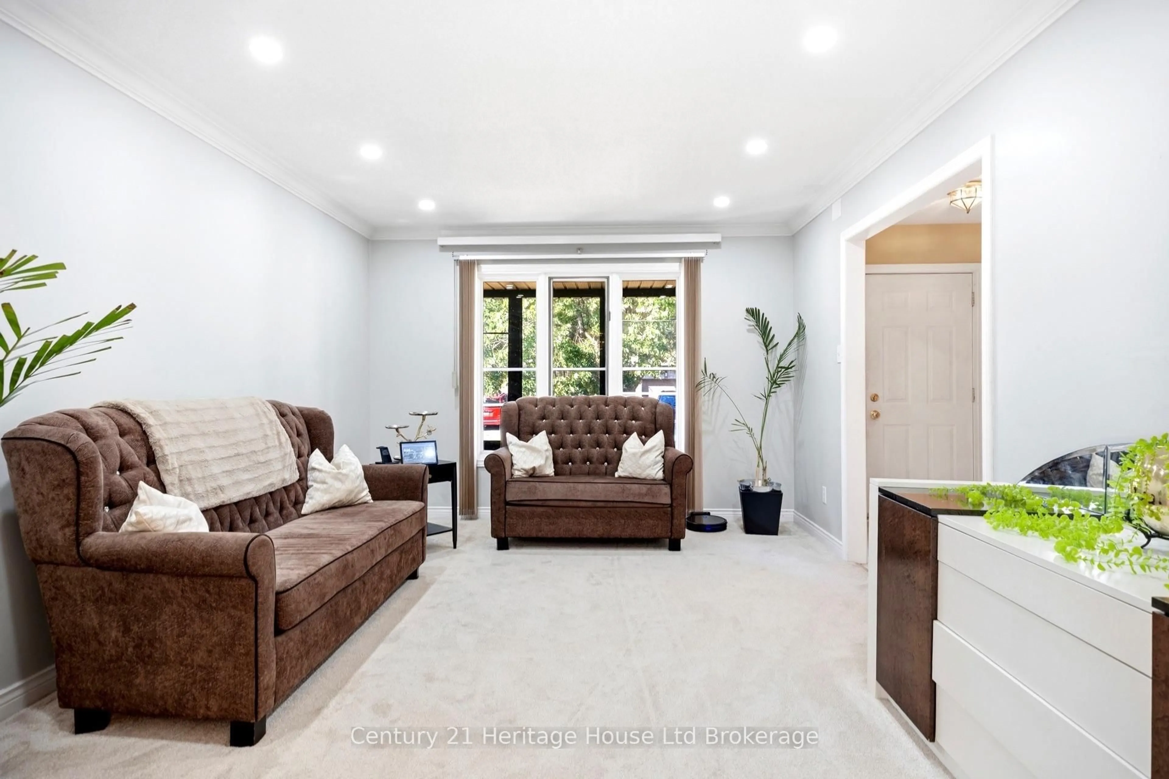 Living room with furniture, ceramic/tile floor for 23 Josselyn Dr, London South Ontario N6E 3S6