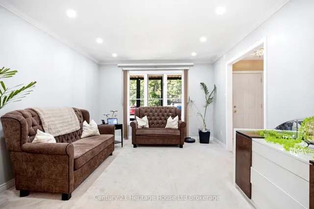 23 Josselyn Dr, London South 5