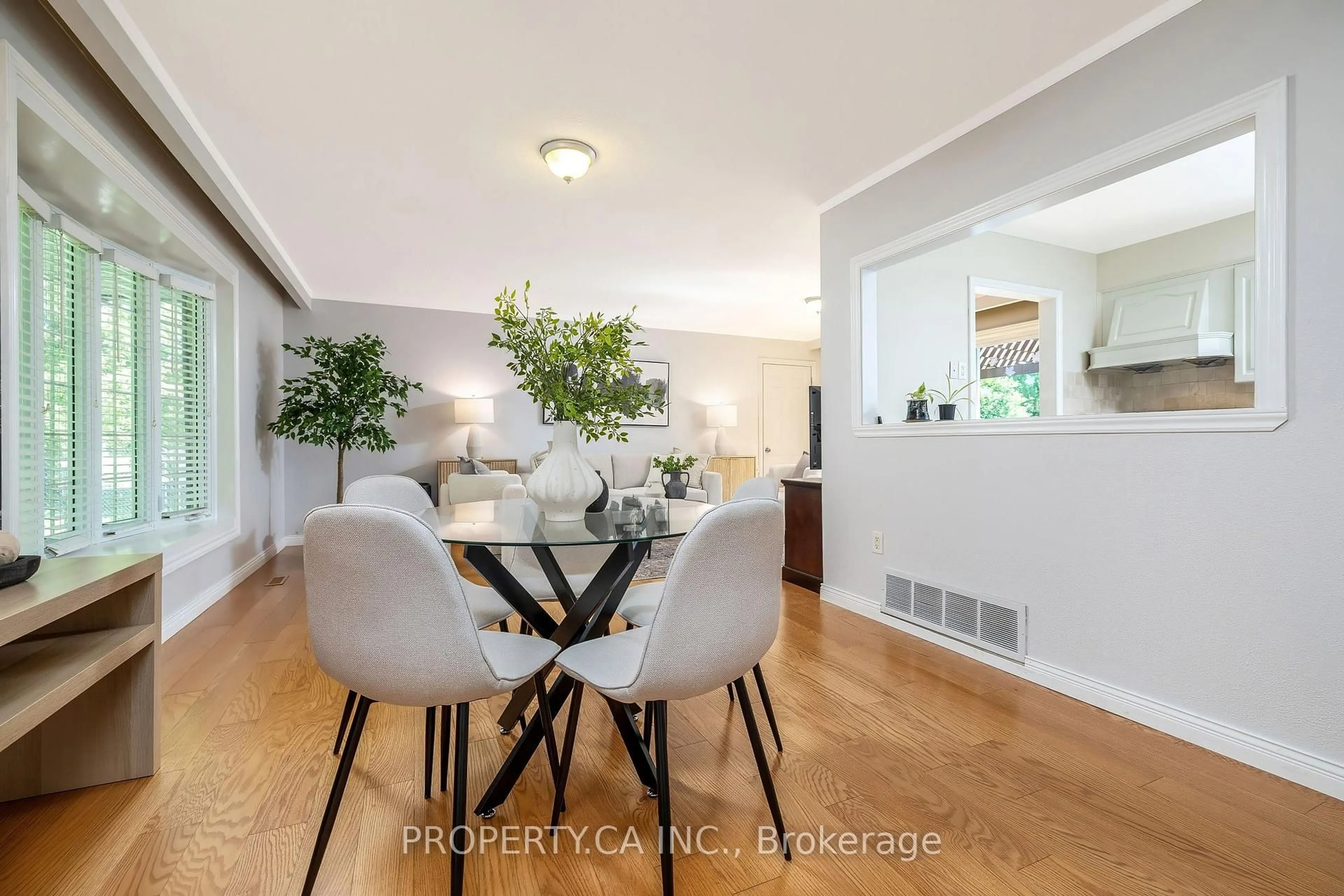 Dining room, wood/laminate floor for 30 Golden Rd, Mono Ontario L9W 6X8