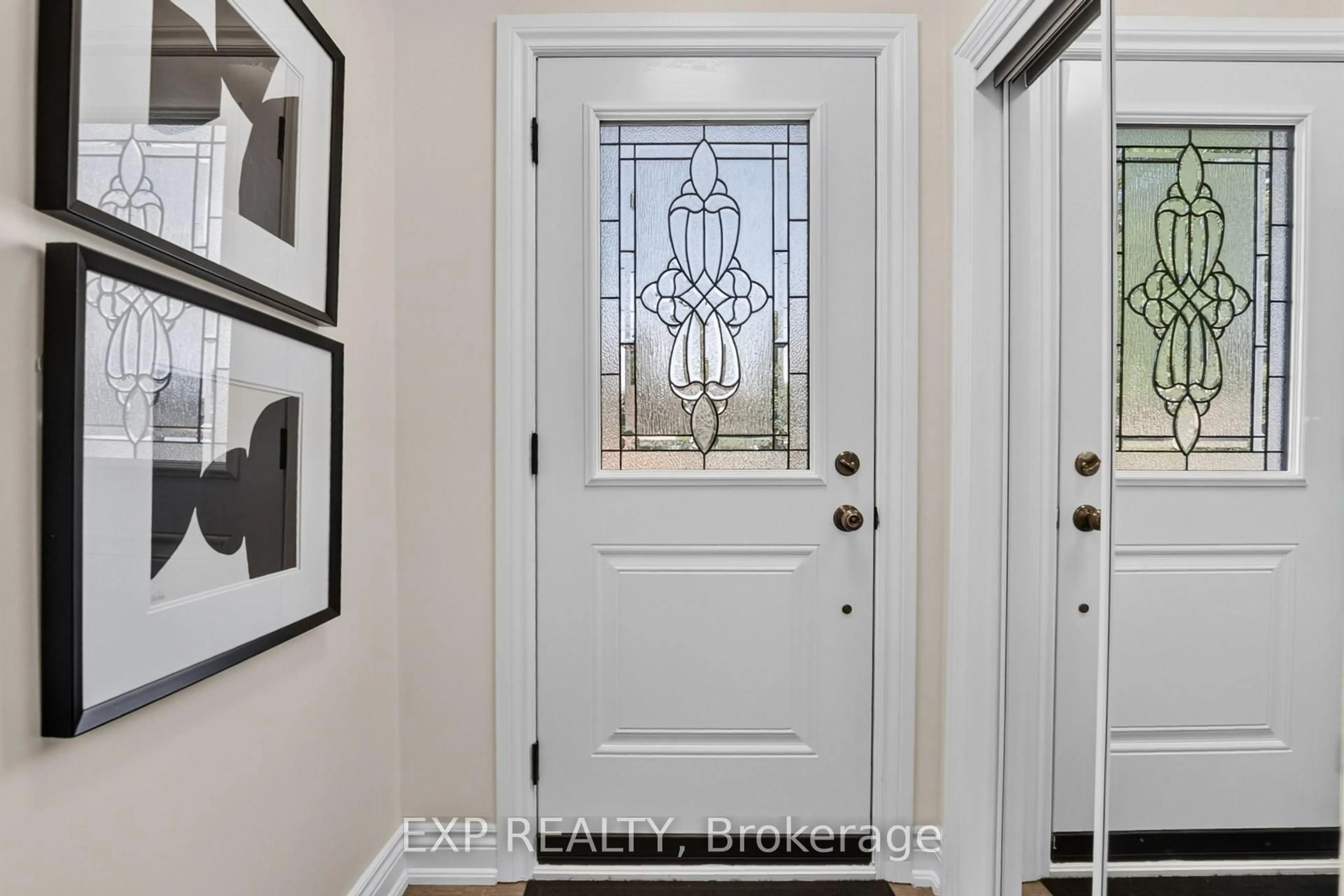 Indoor entryway for 6268 Corwin Cres, Niagara Falls Ontario L2G 2M1
