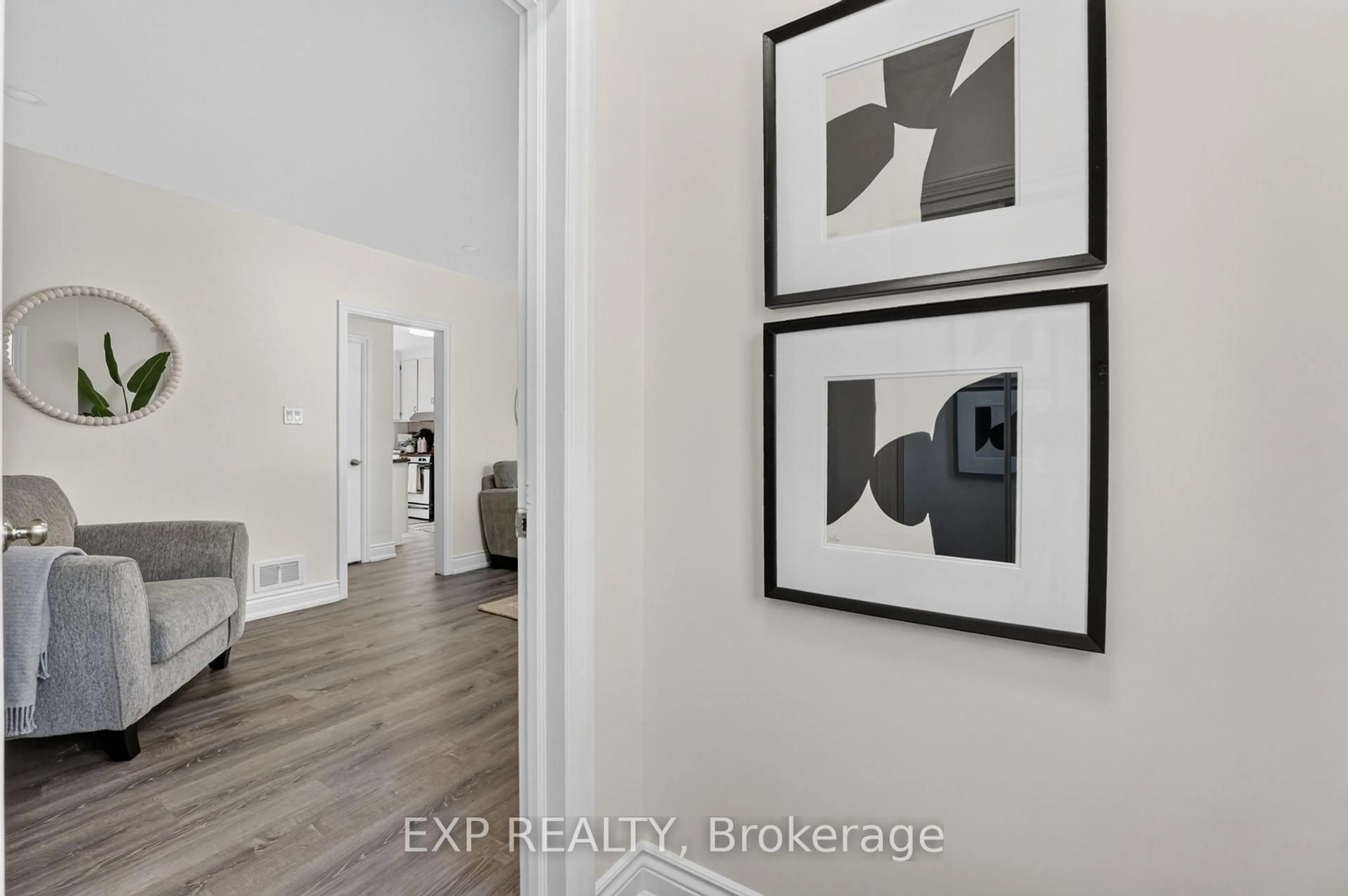 Indoor entryway for 6268 Corwin Cres, Niagara Falls Ontario L2G 2M1
