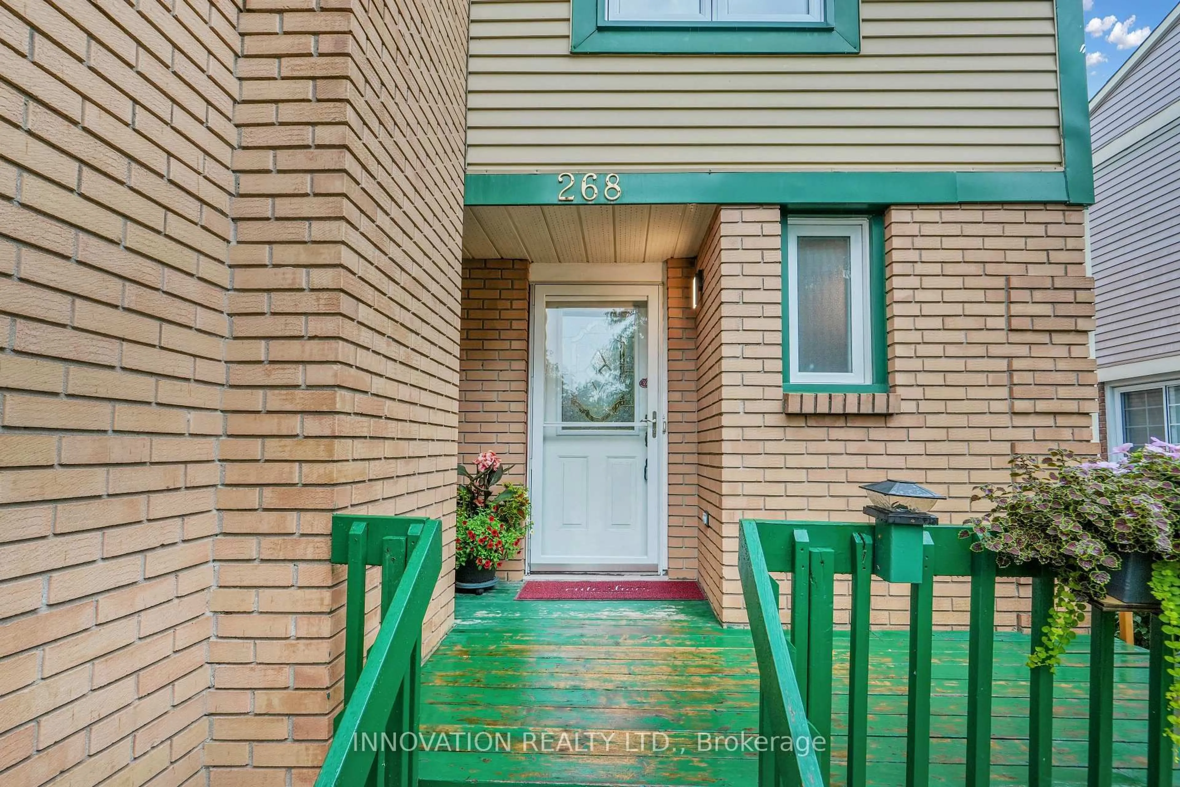 Indoor entryway for 268 Equestrian Dr, Kanata Ontario K2M 1C5
